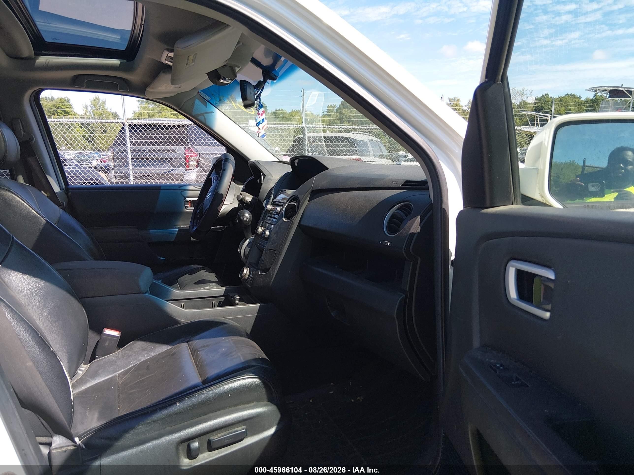 2012 Honda Pilot Touring White vin: 5FNYF4H99CB011886