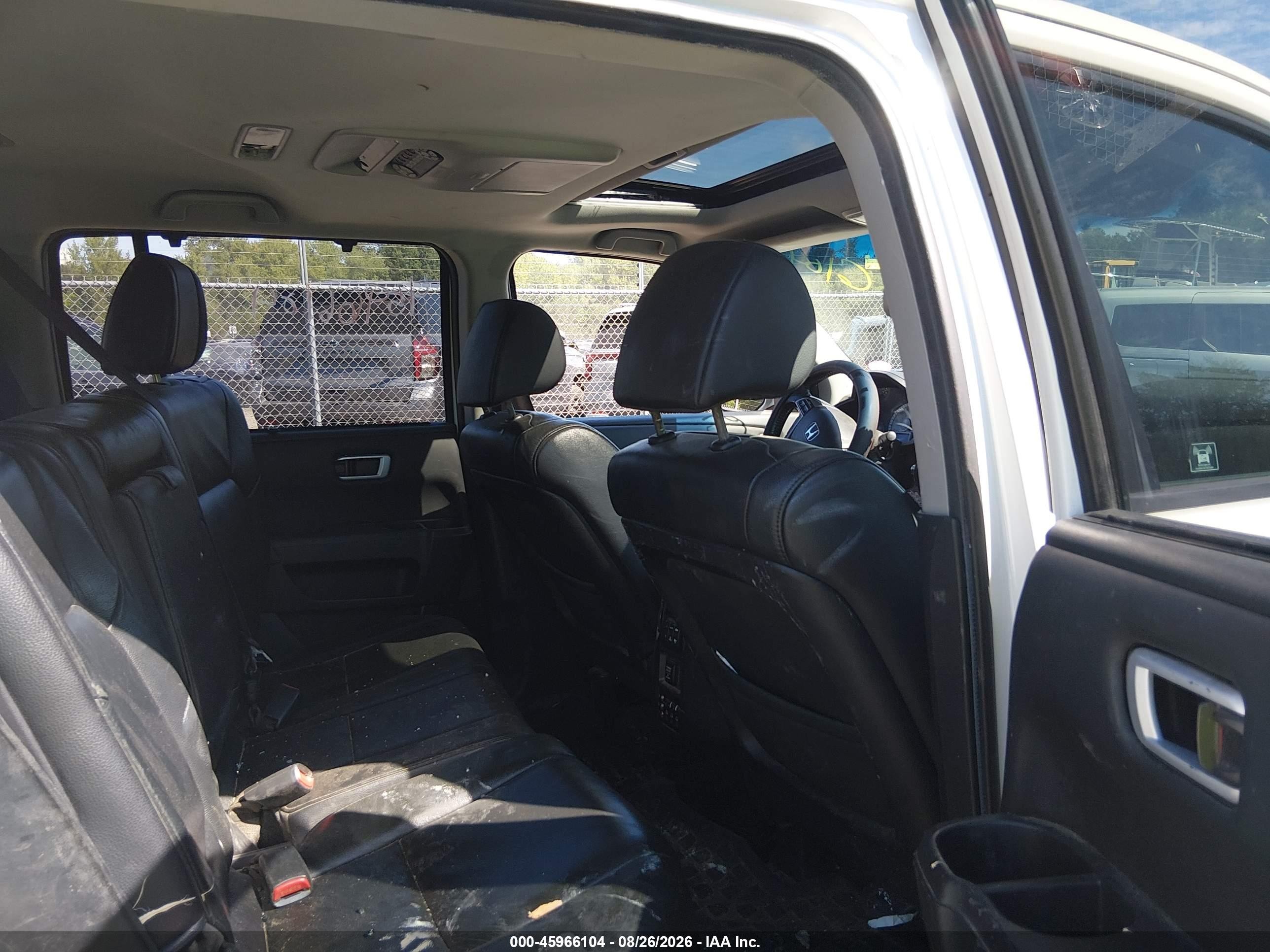 2012 Honda Pilot Touring White vin: 5FNYF4H99CB011886
