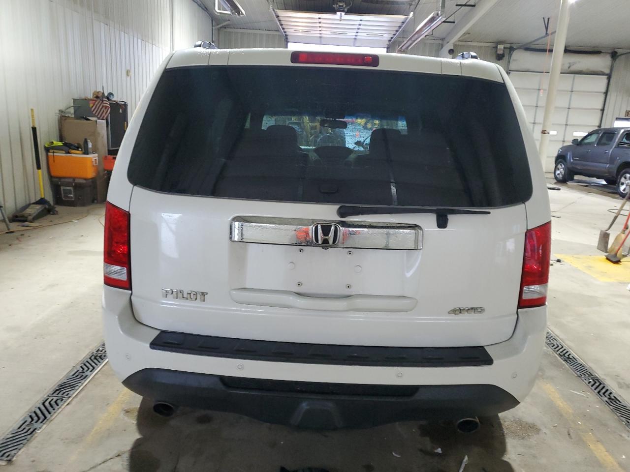 2012 Honda Pilot Touring White vin: 5FNYF4H99CB029126