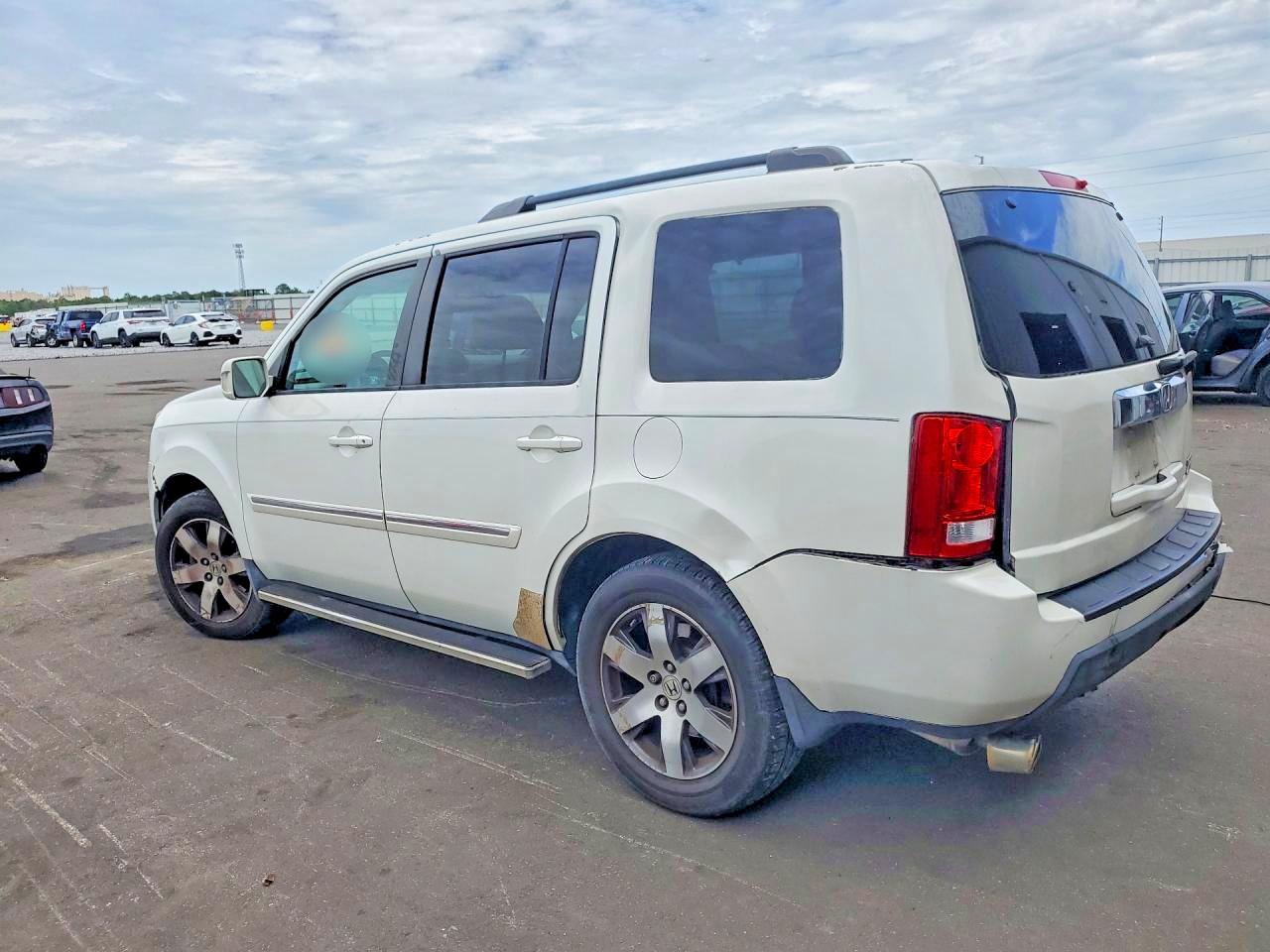 2012 Honda Pilot Touring White vin: 5FNYF4H99CB055256