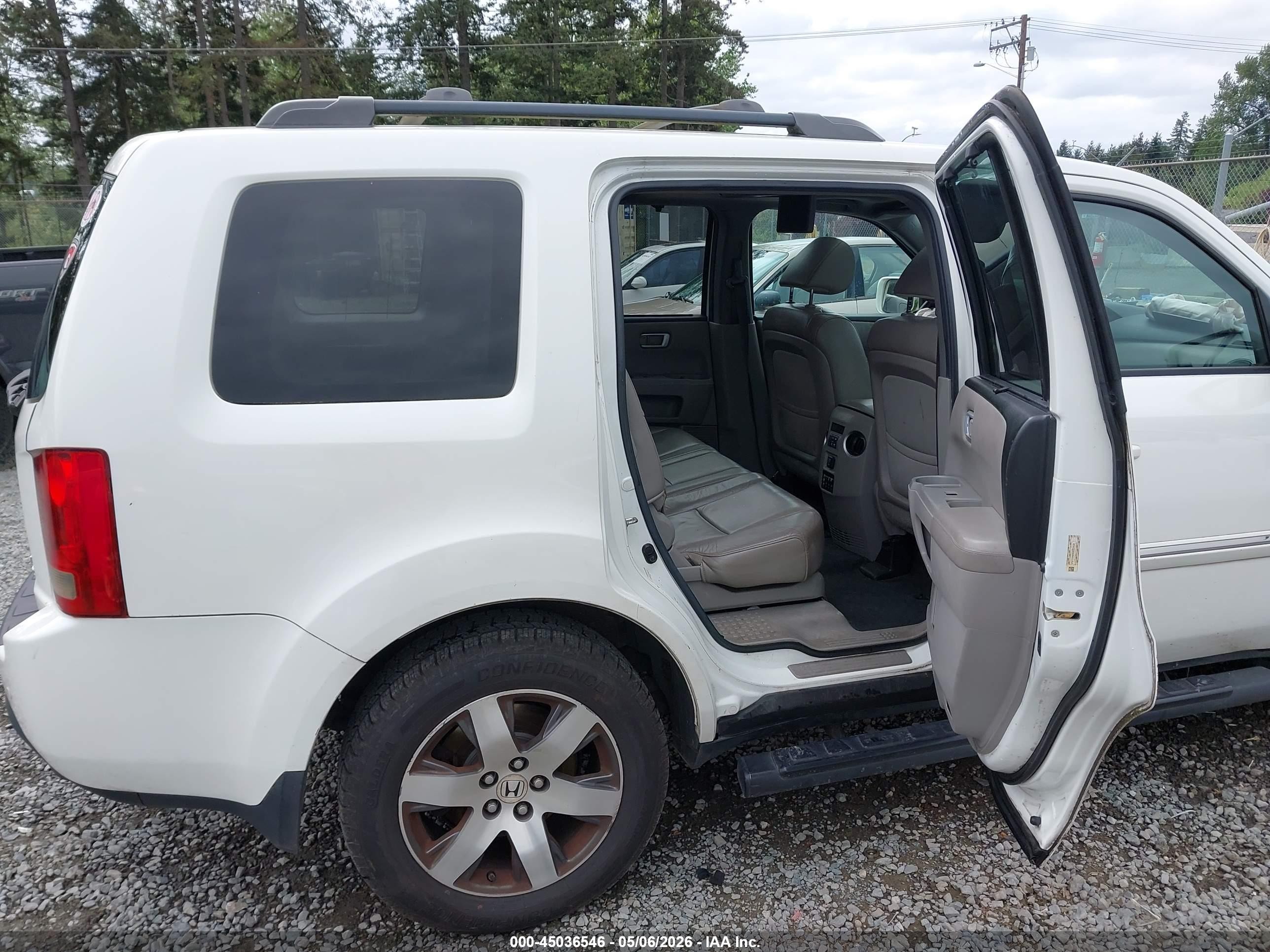 2013 Honda Pilot Touring White vin: 5FNYF4H99DB023408