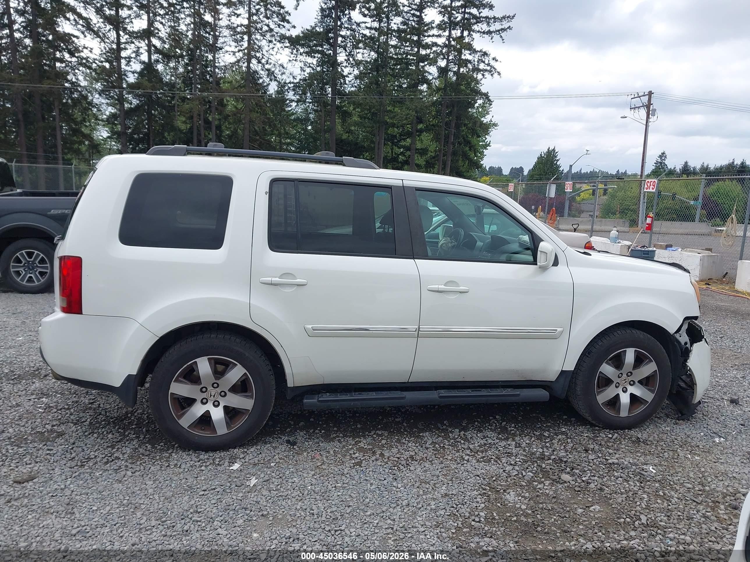 2013 Honda Pilot Touring White vin: 5FNYF4H99DB023408