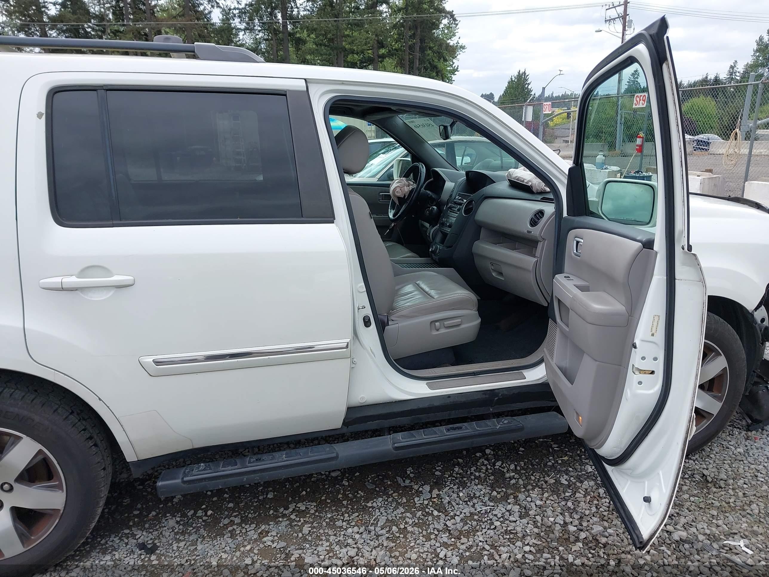 2013 Honda Pilot Touring White vin: 5FNYF4H99DB023408