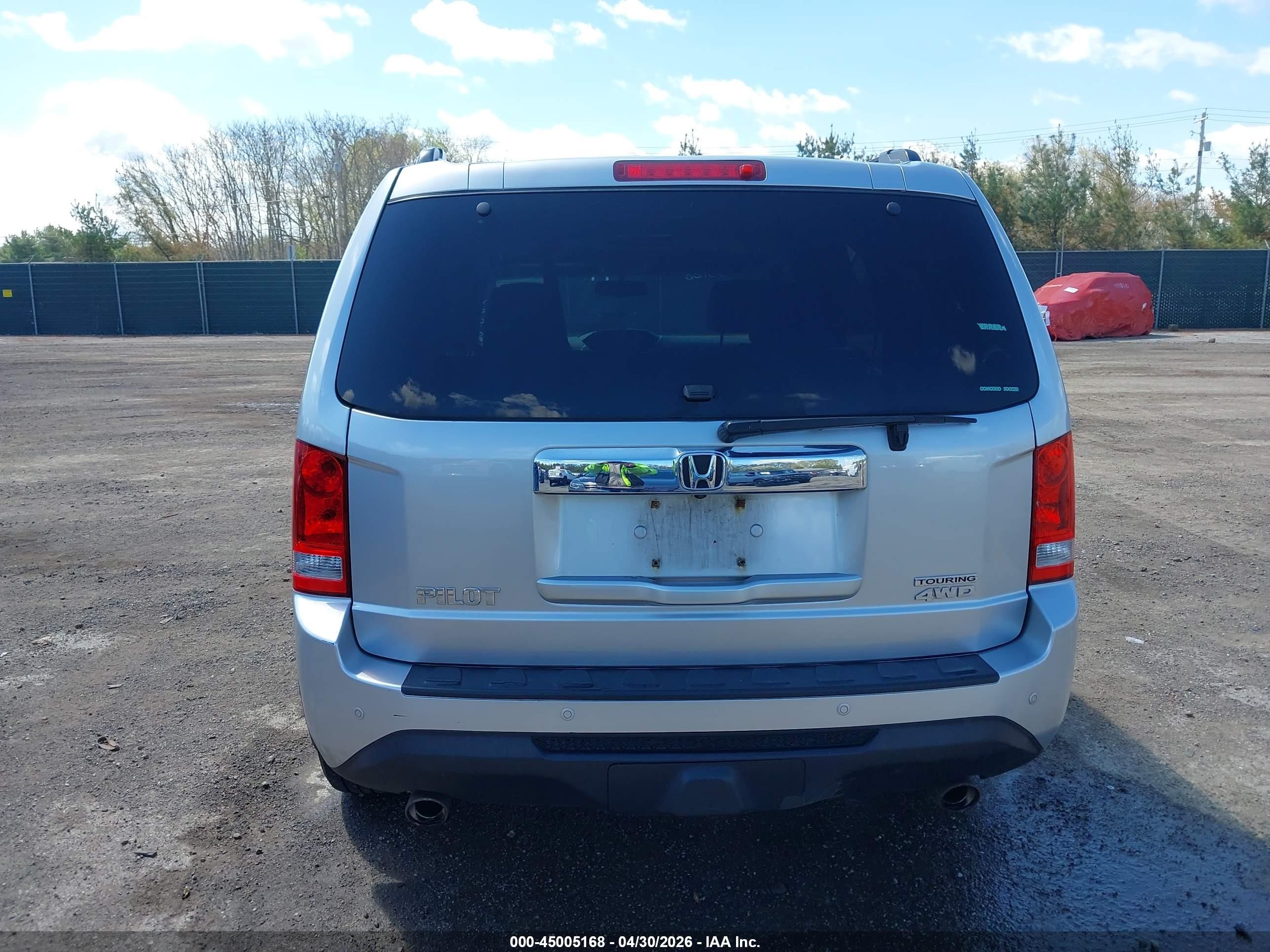 2014 Honda Pilot Touring Silver vin: 5FNYF4H99EB020722