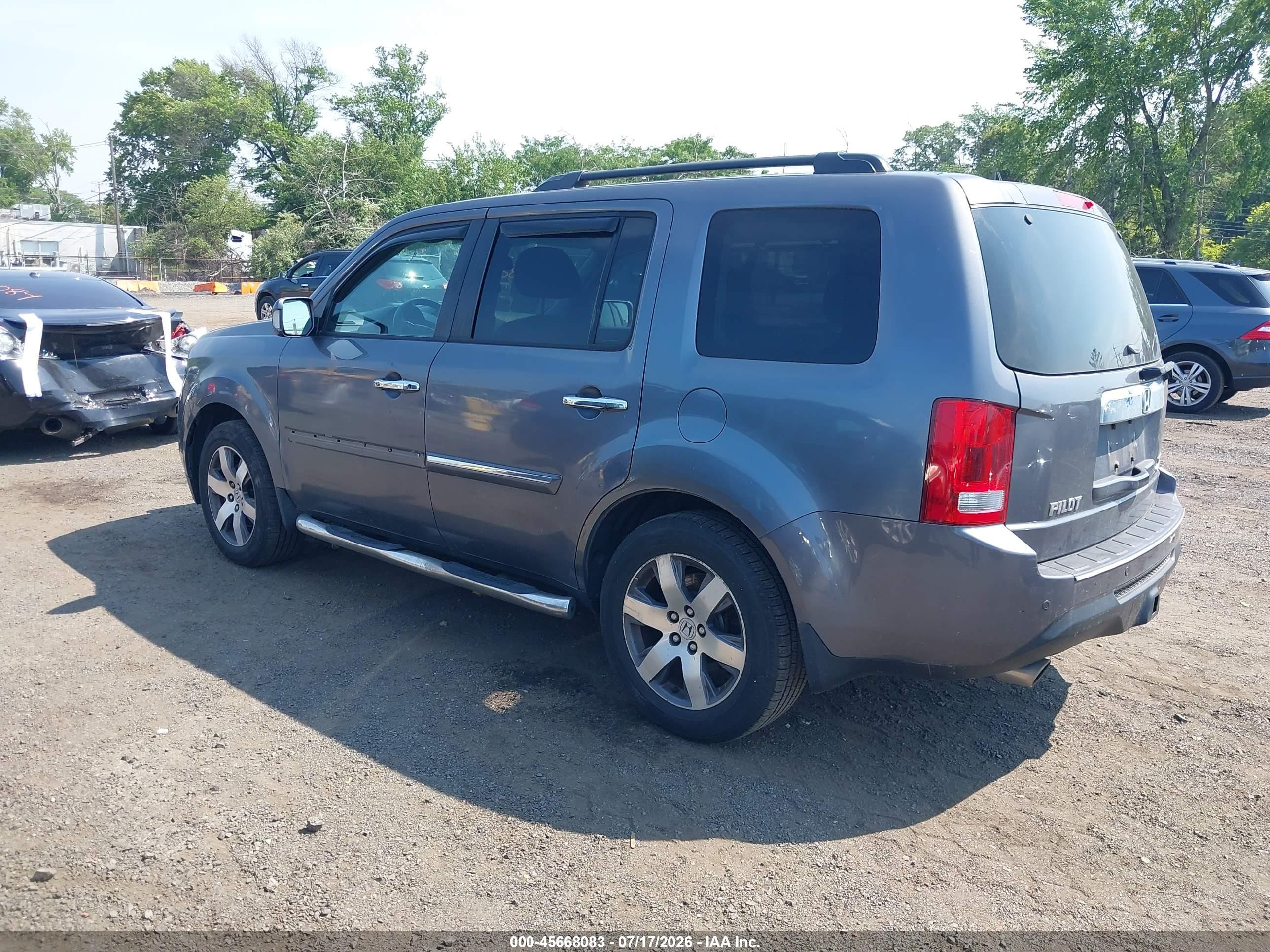 2015 Honda Pilot Touring Gray vin: 5FNYF4H99FB027249