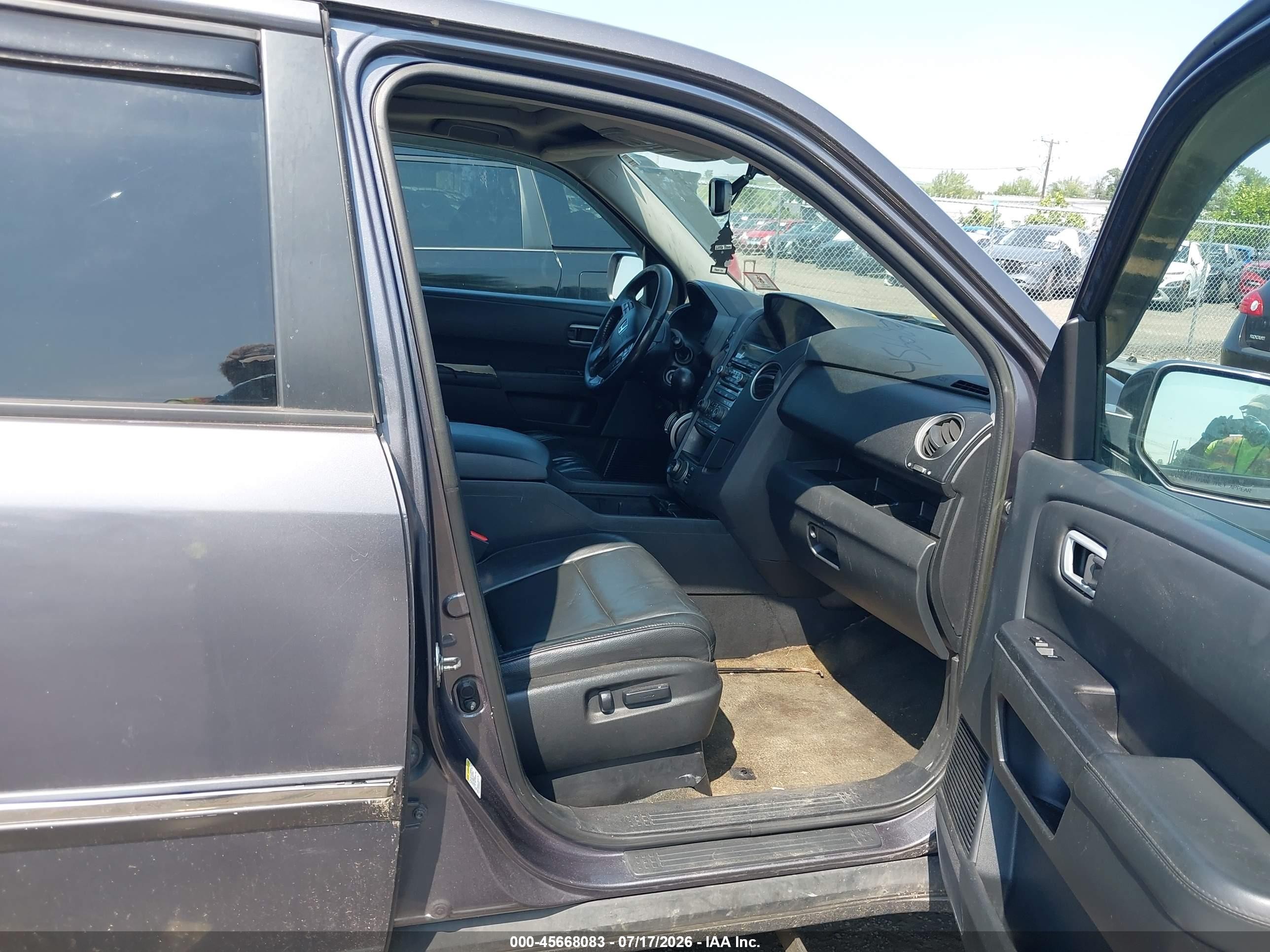 2015 Honda Pilot Touring Gray vin: 5FNYF4H99FB027249