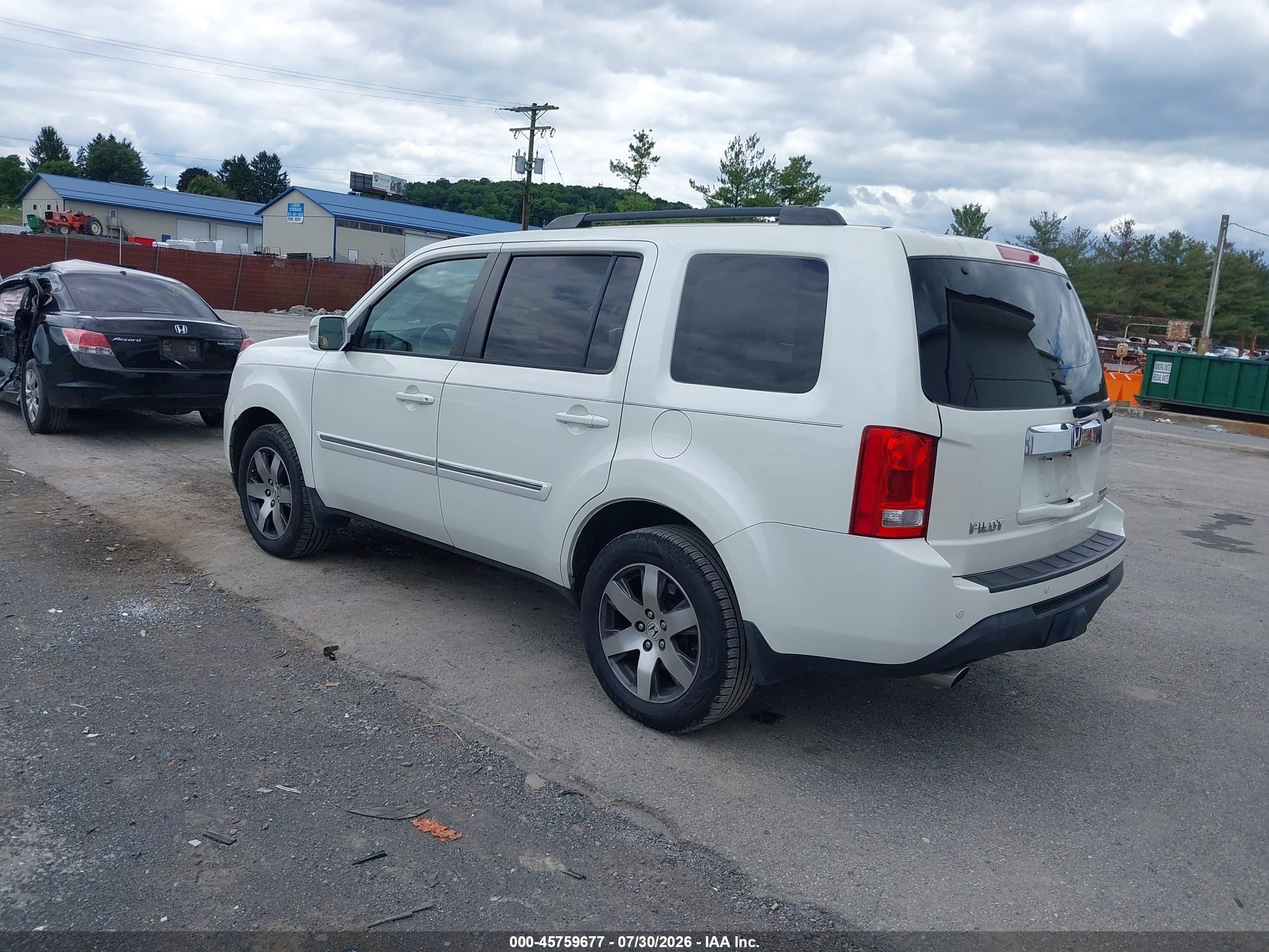 2015 Honda Pilot Touring White vin: 5FNYF4H99FB072921