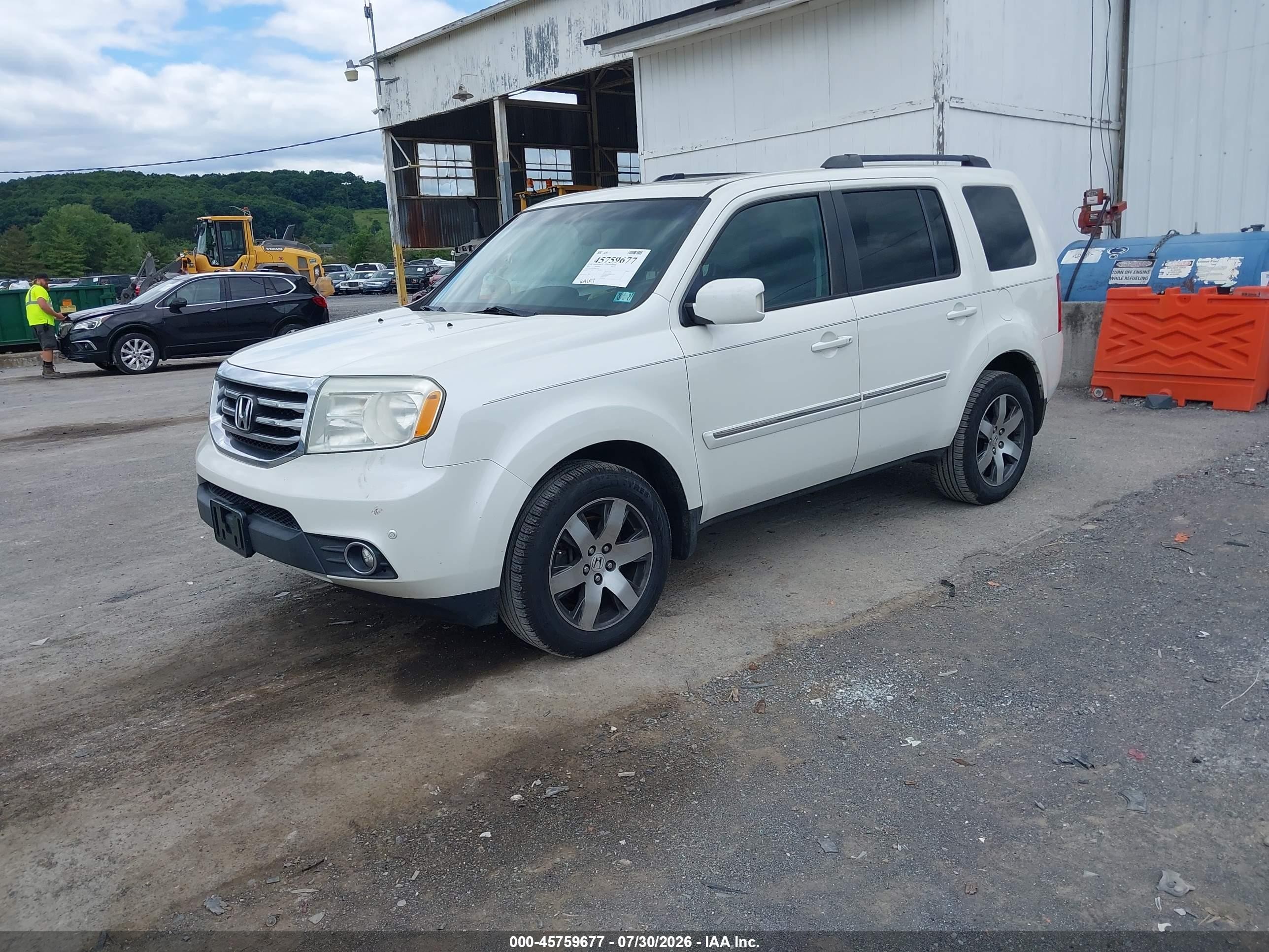 2015 Honda Pilot Touring White vin: 5FNYF4H99FB072921