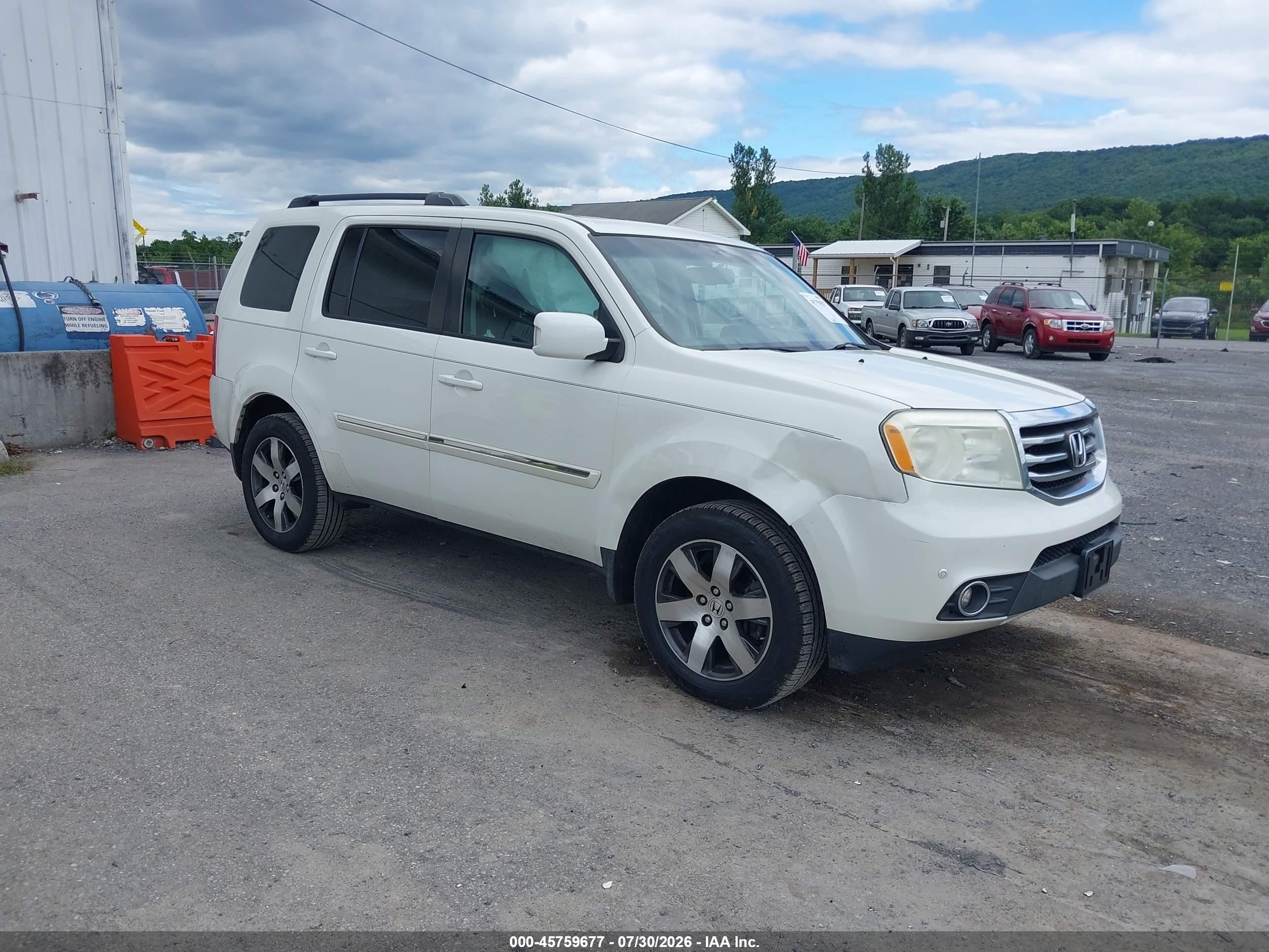 2015 Honda Pilot Touring White vin: 5FNYF4H99FB072921