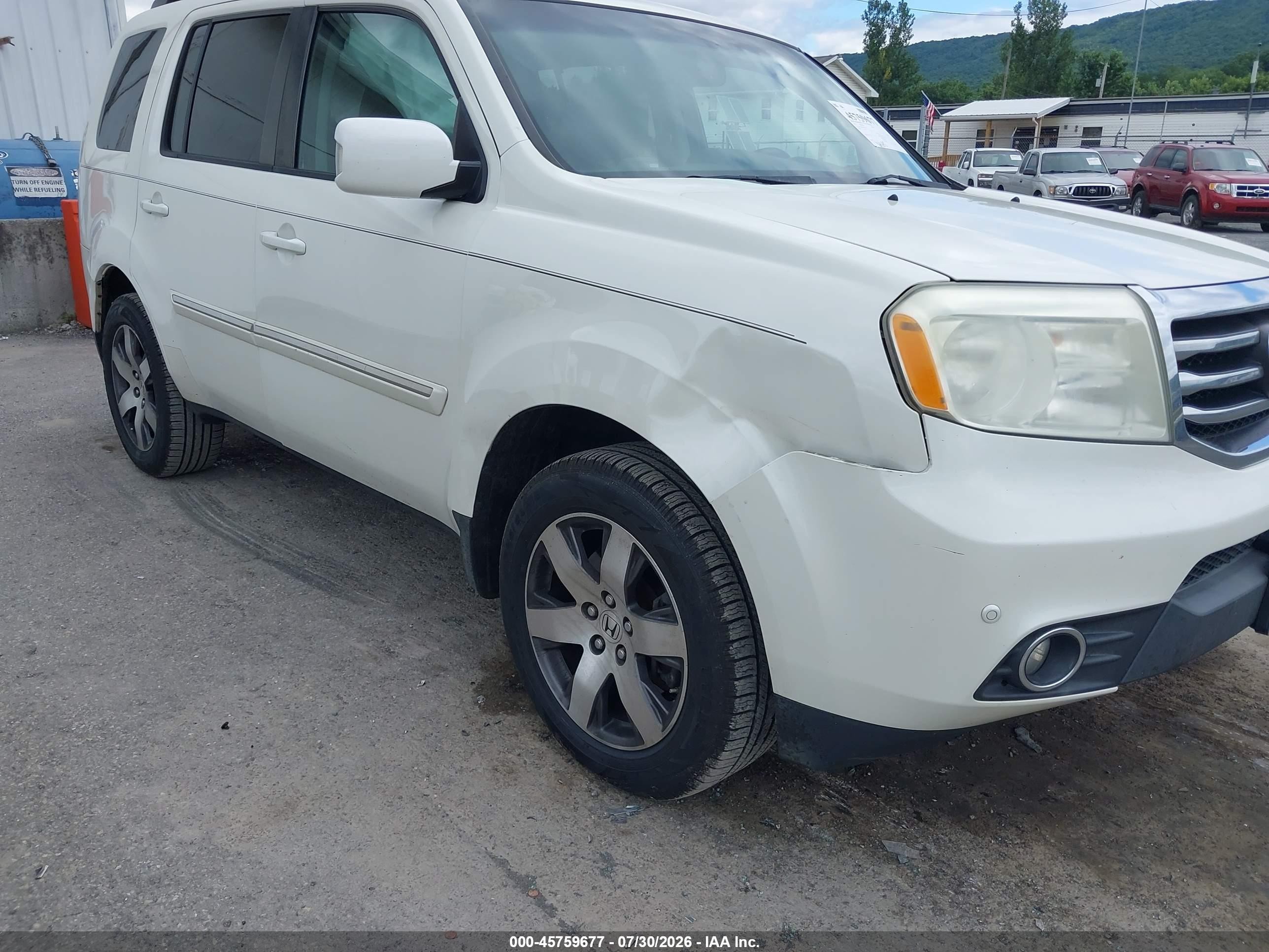 2015 Honda Pilot Touring White vin: 5FNYF4H99FB072921