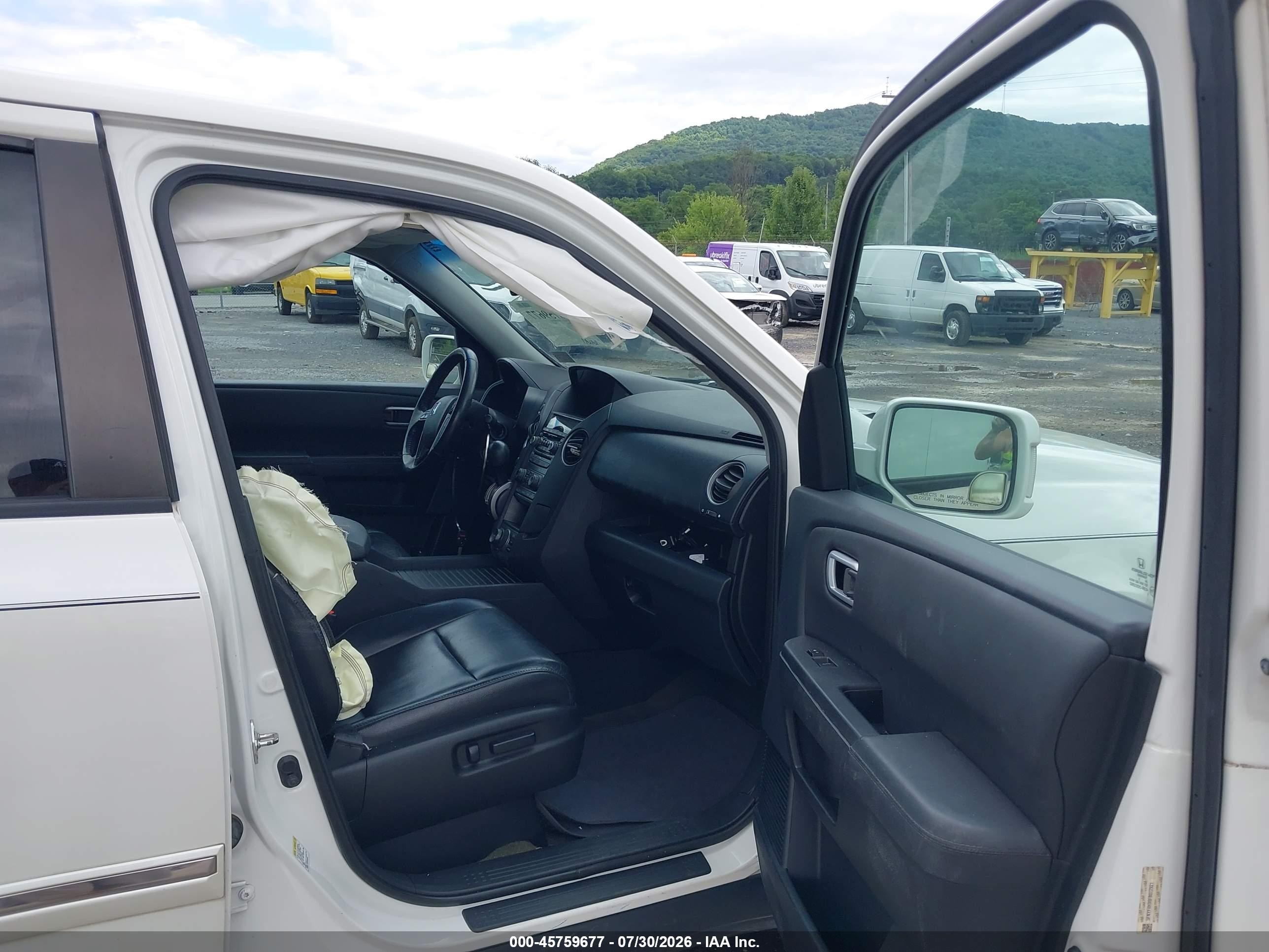 2015 Honda Pilot Touring White vin: 5FNYF4H99FB072921