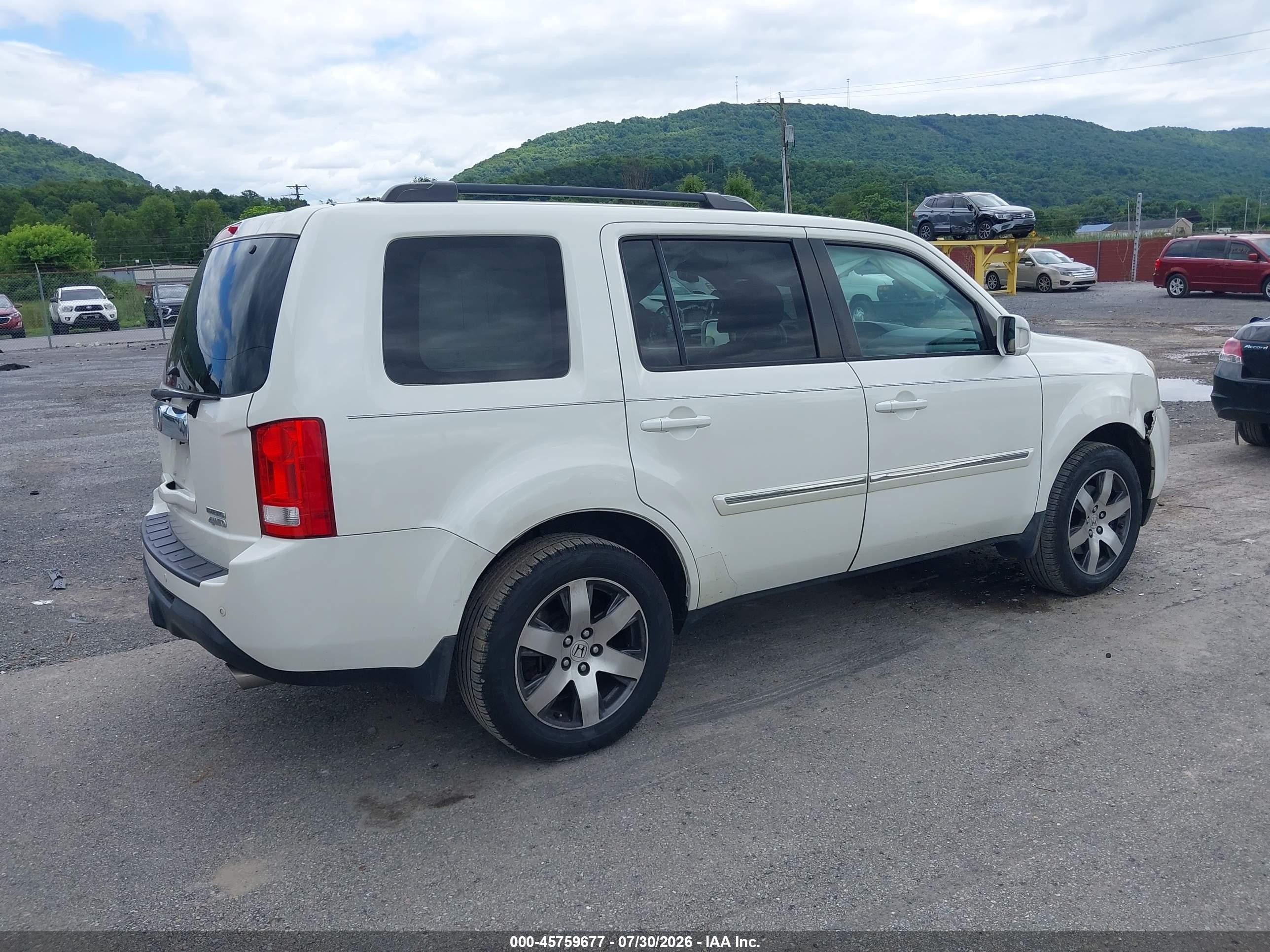 2015 Honda Pilot Touring White vin: 5FNYF4H99FB072921
