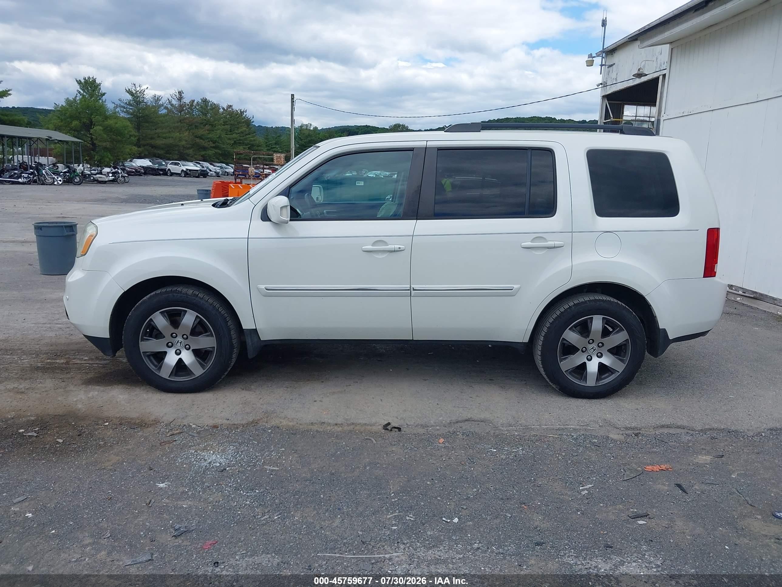 2015 Honda Pilot Touring White vin: 5FNYF4H99FB072921
