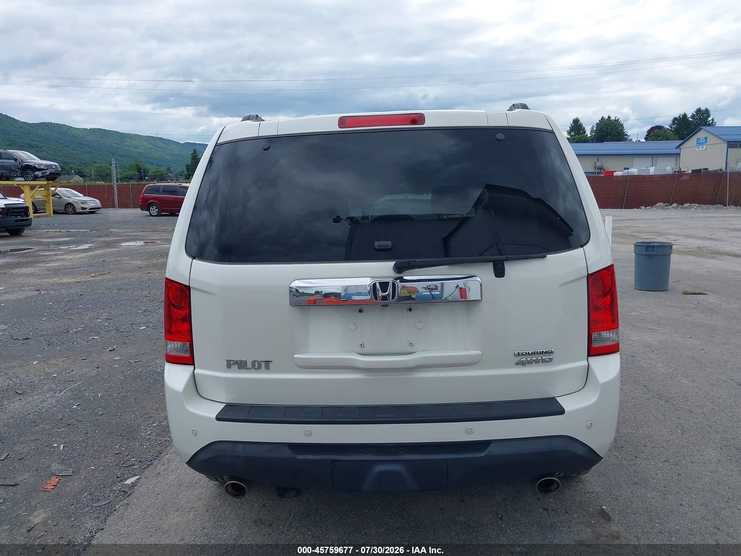 2015 Honda Pilot Touring White vin: 5FNYF4H99FB072921
