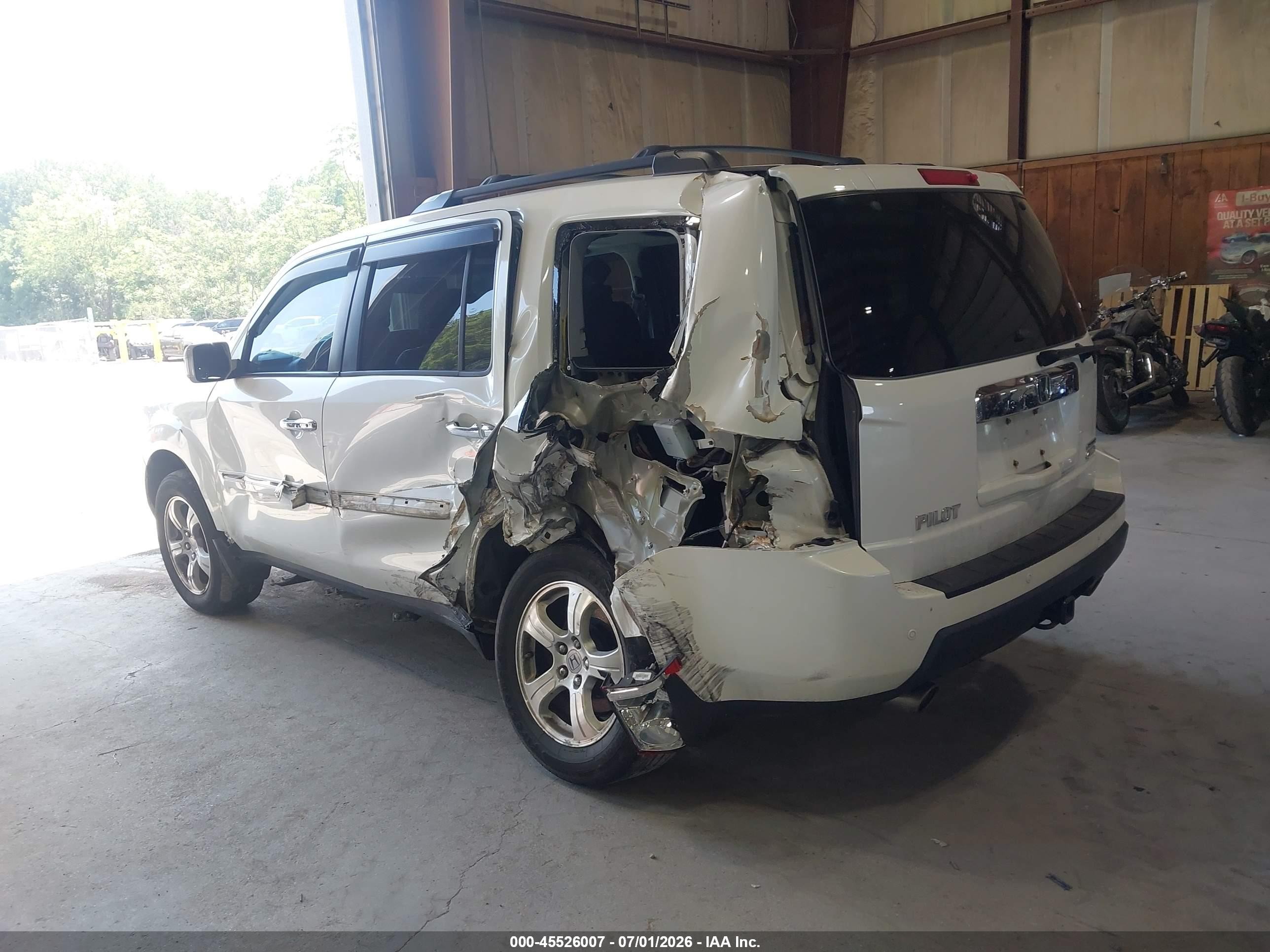 2011 Honda Pilot Touring White vin: 5FNYF4H9XBB020885