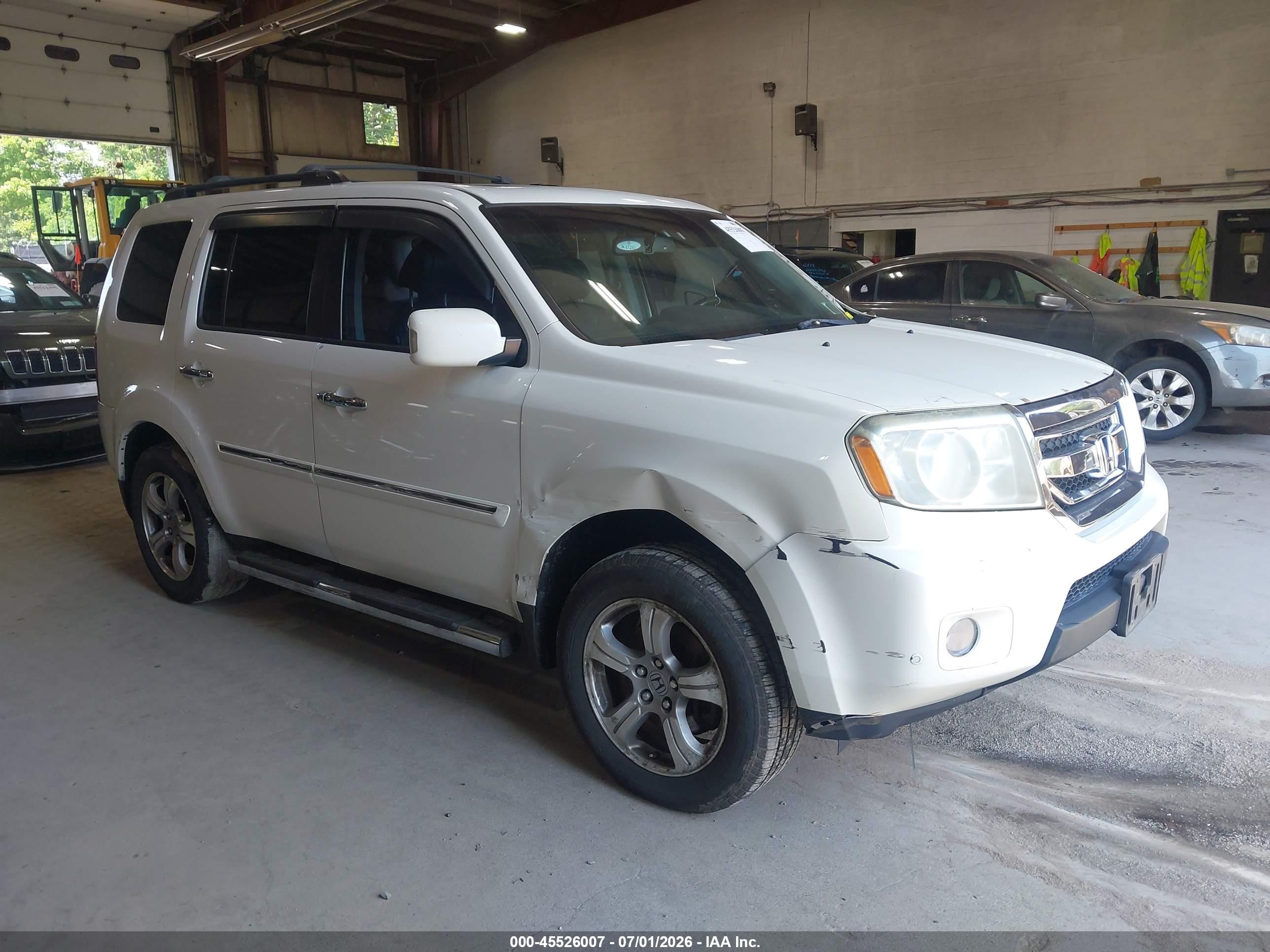 2011 Honda Pilot Touring White vin: 5FNYF4H9XBB020885