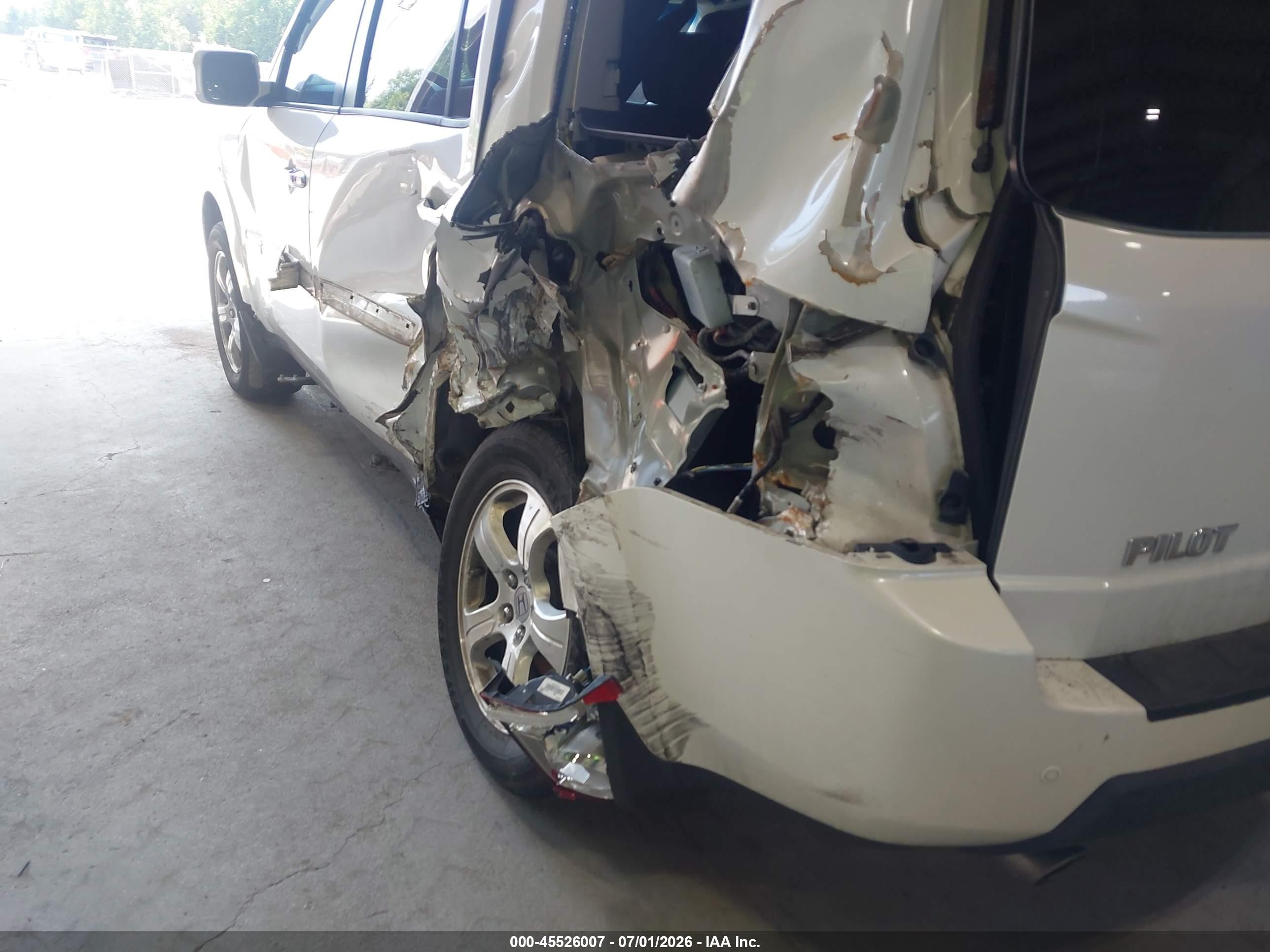 2011 Honda Pilot Touring White vin: 5FNYF4H9XBB020885