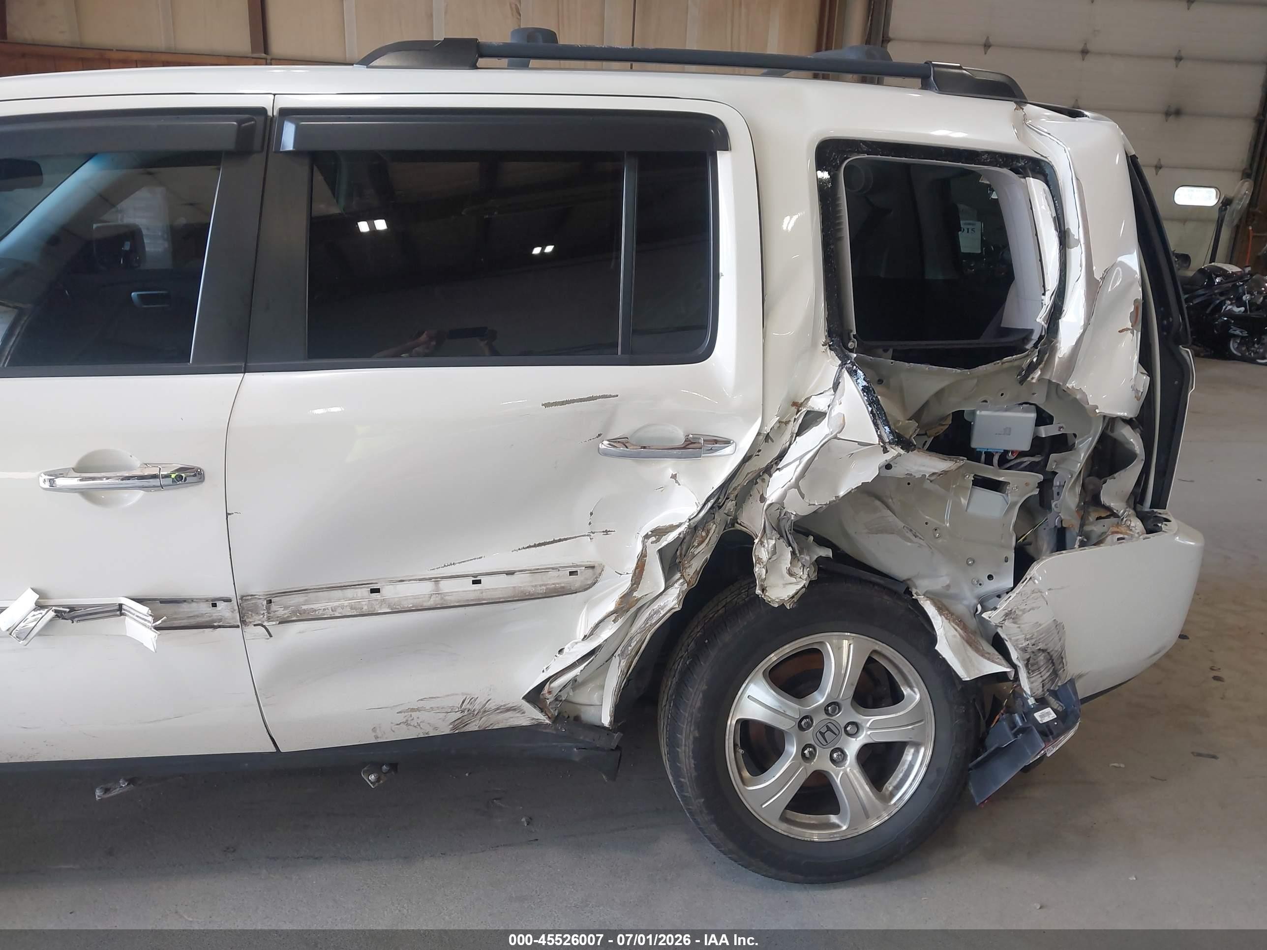 2011 Honda Pilot Touring White vin: 5FNYF4H9XBB020885