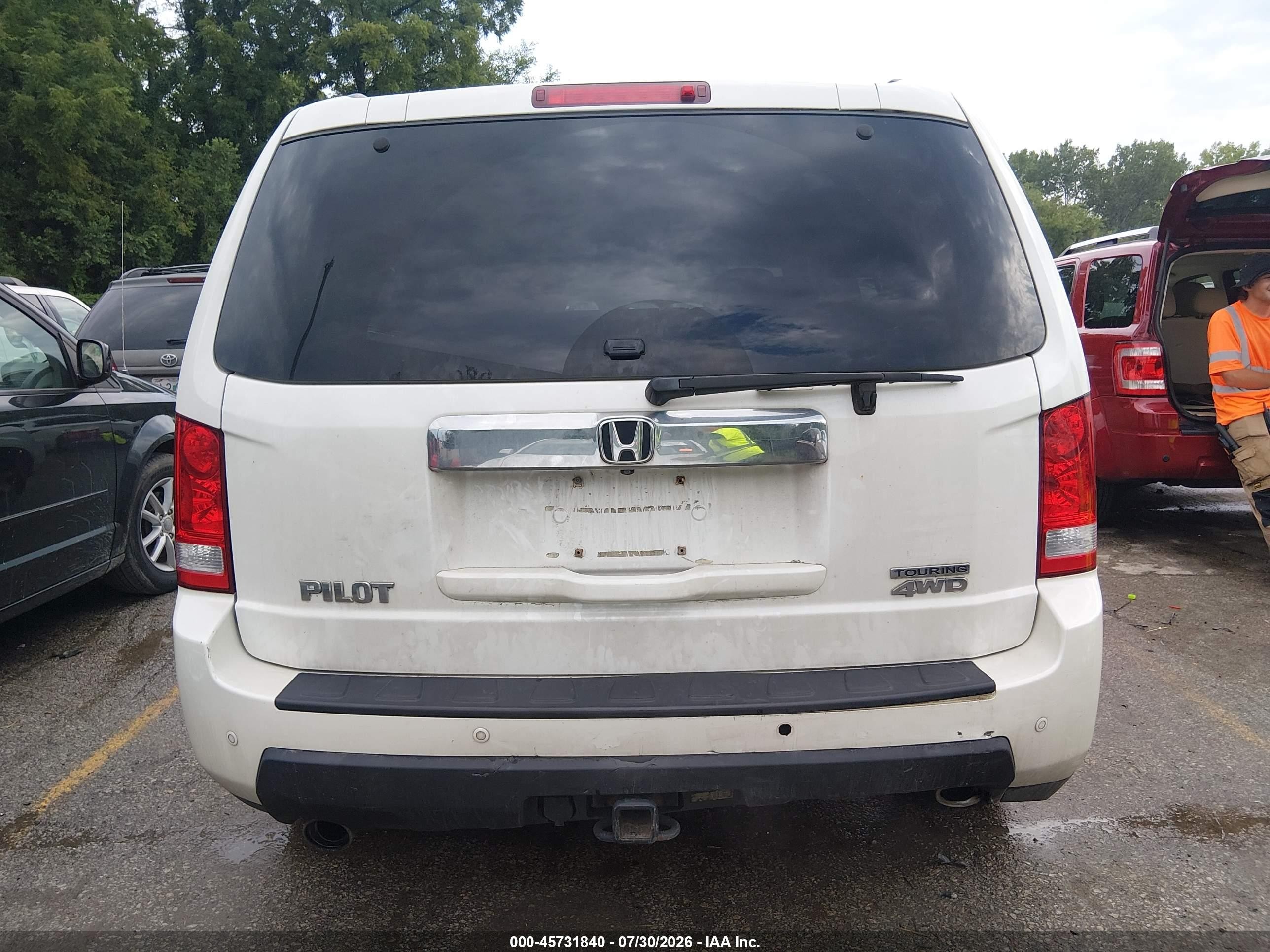 2011 Honda Pilot Touring White vin: 5FNYF4H9XBB038013