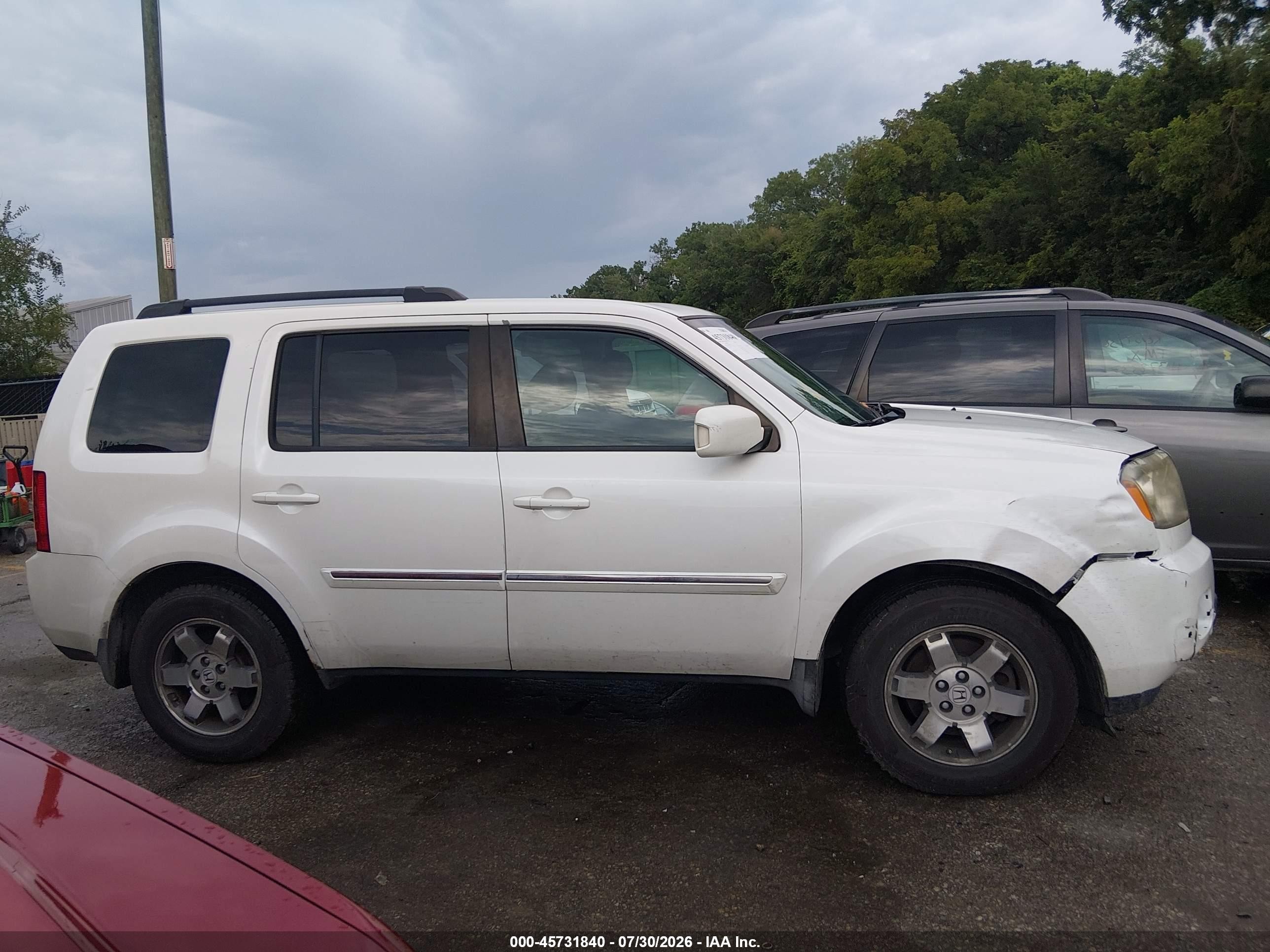 2011 Honda Pilot Touring White vin: 5FNYF4H9XBB038013