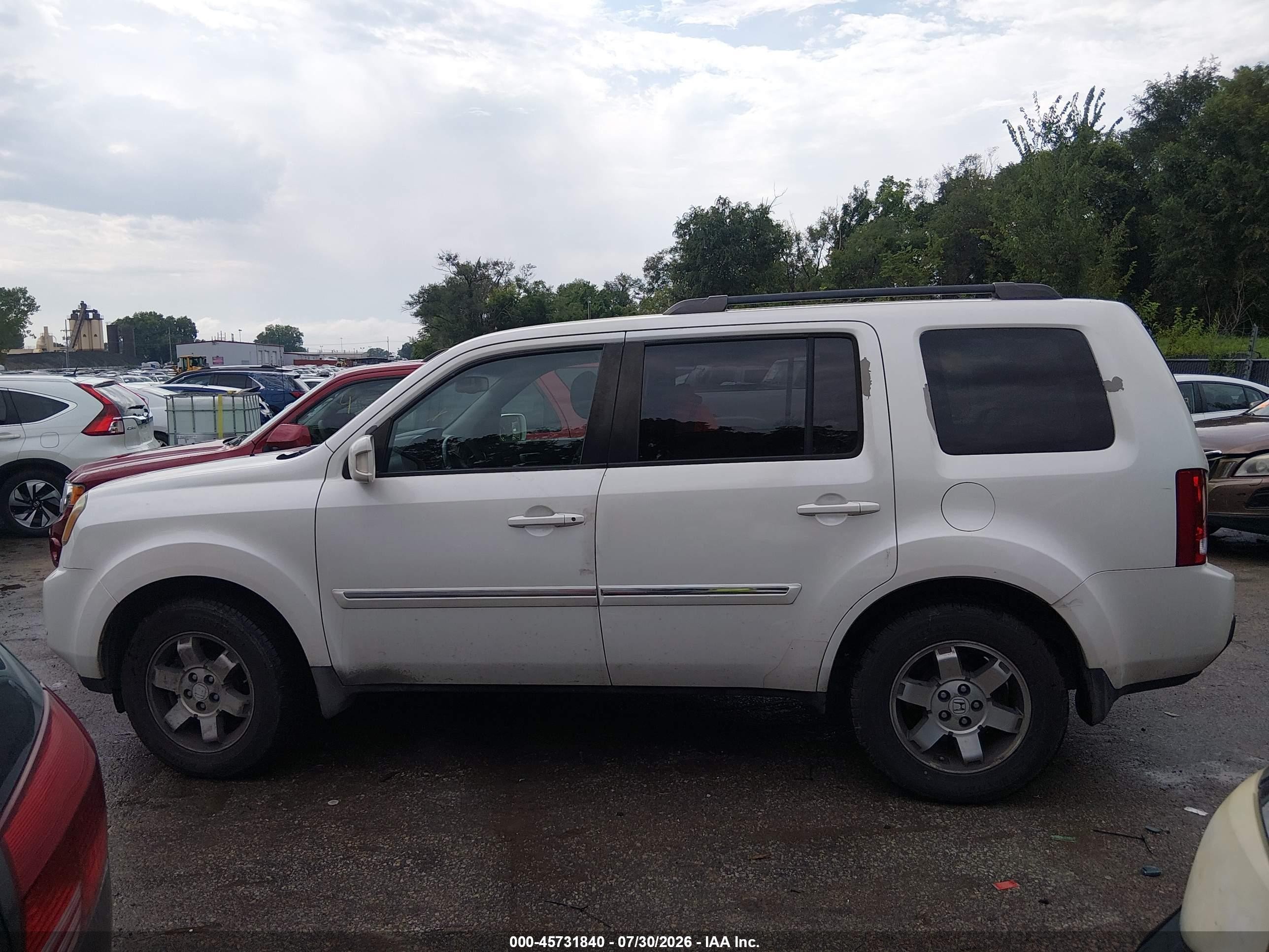 2011 Honda Pilot Touring White vin: 5FNYF4H9XBB038013