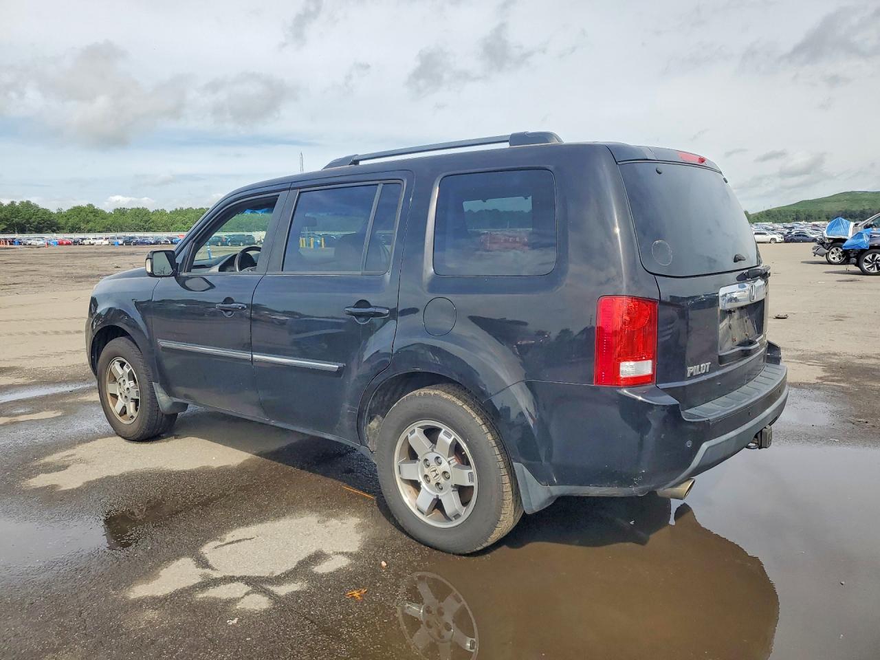 2011 Honda Pilot Touring Black vin: 5FNYF4H9XBB050422