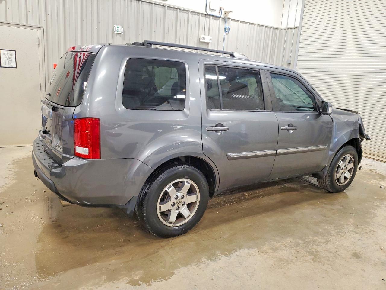 2011 Honda Pilot Touring Gray vin: 5FNYF4H9XBB075482
