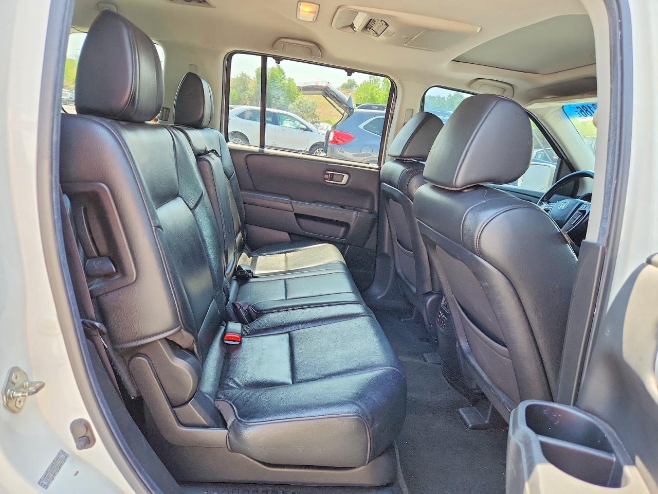 2012 Honda Pilot Touring White vin: 5FNYF4H9XCB010326