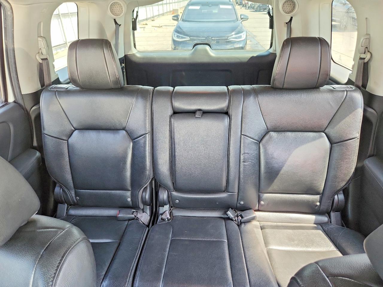 2012 Honda Pilot Touring White vin: 5FNYF4H9XCB010326