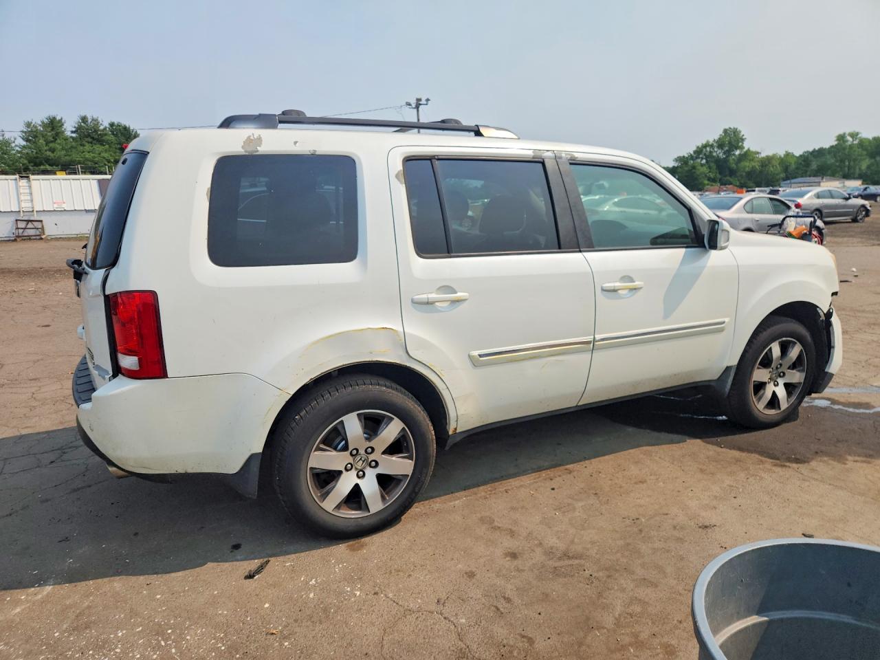 2013 Honda Pilot Touring White vin: 5FNYF4H9XDB020002