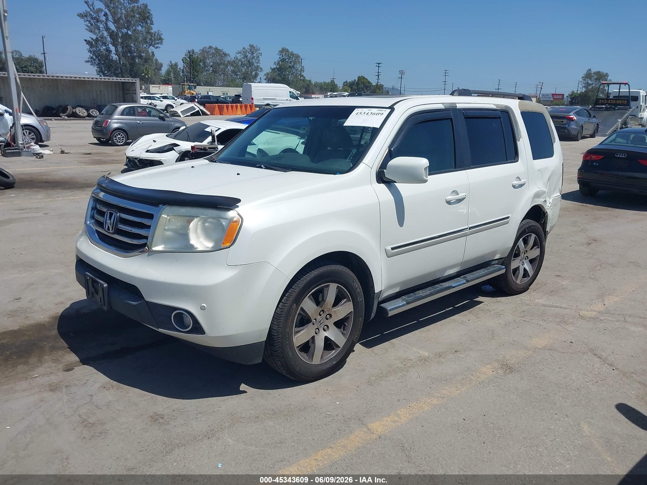 2013 Honda Pilot Touring White vin: 5FNYF4H9XDB027631