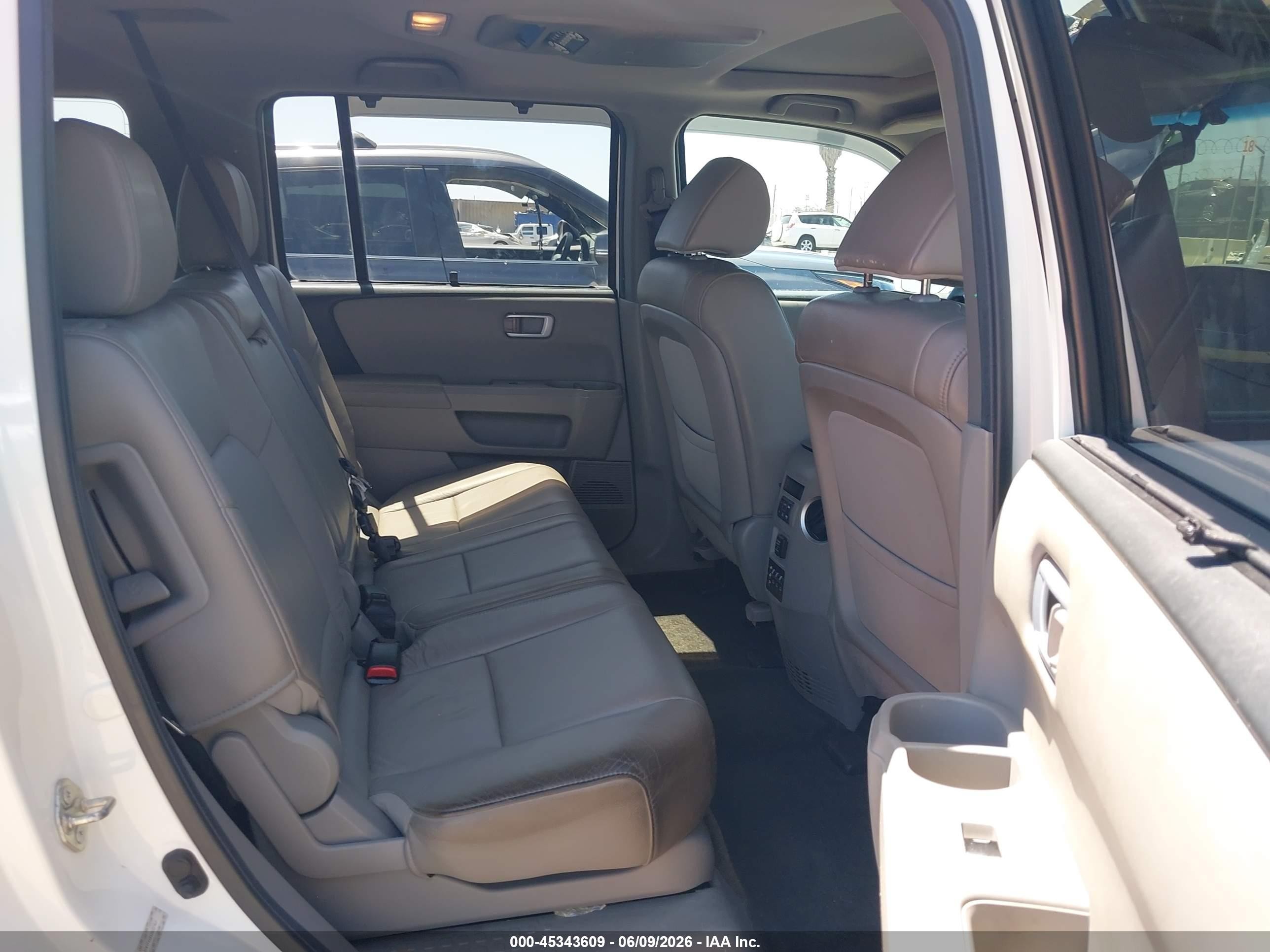 2013 Honda Pilot Touring White vin: 5FNYF4H9XDB027631