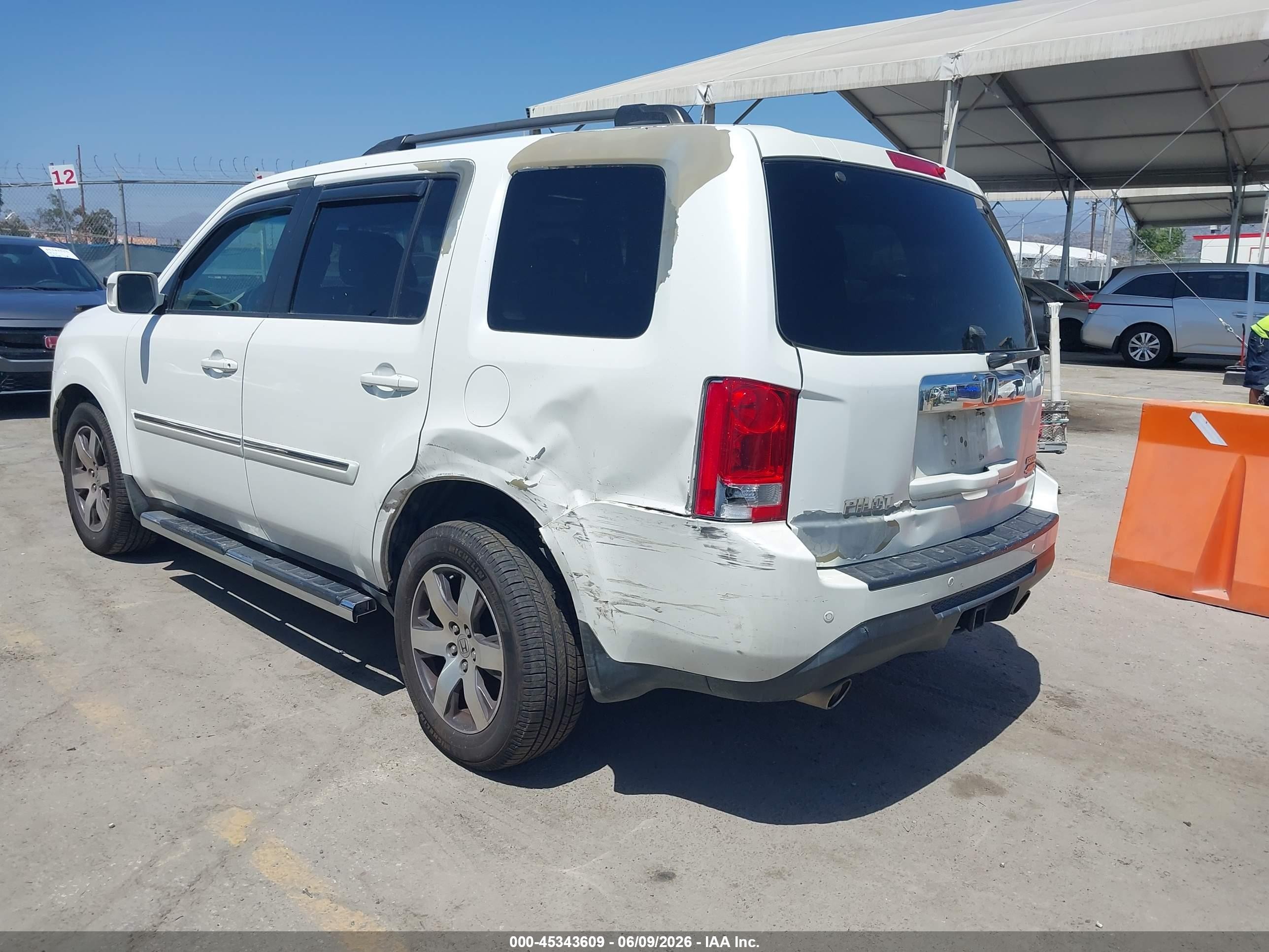 2013 Honda Pilot Touring White vin: 5FNYF4H9XDB027631