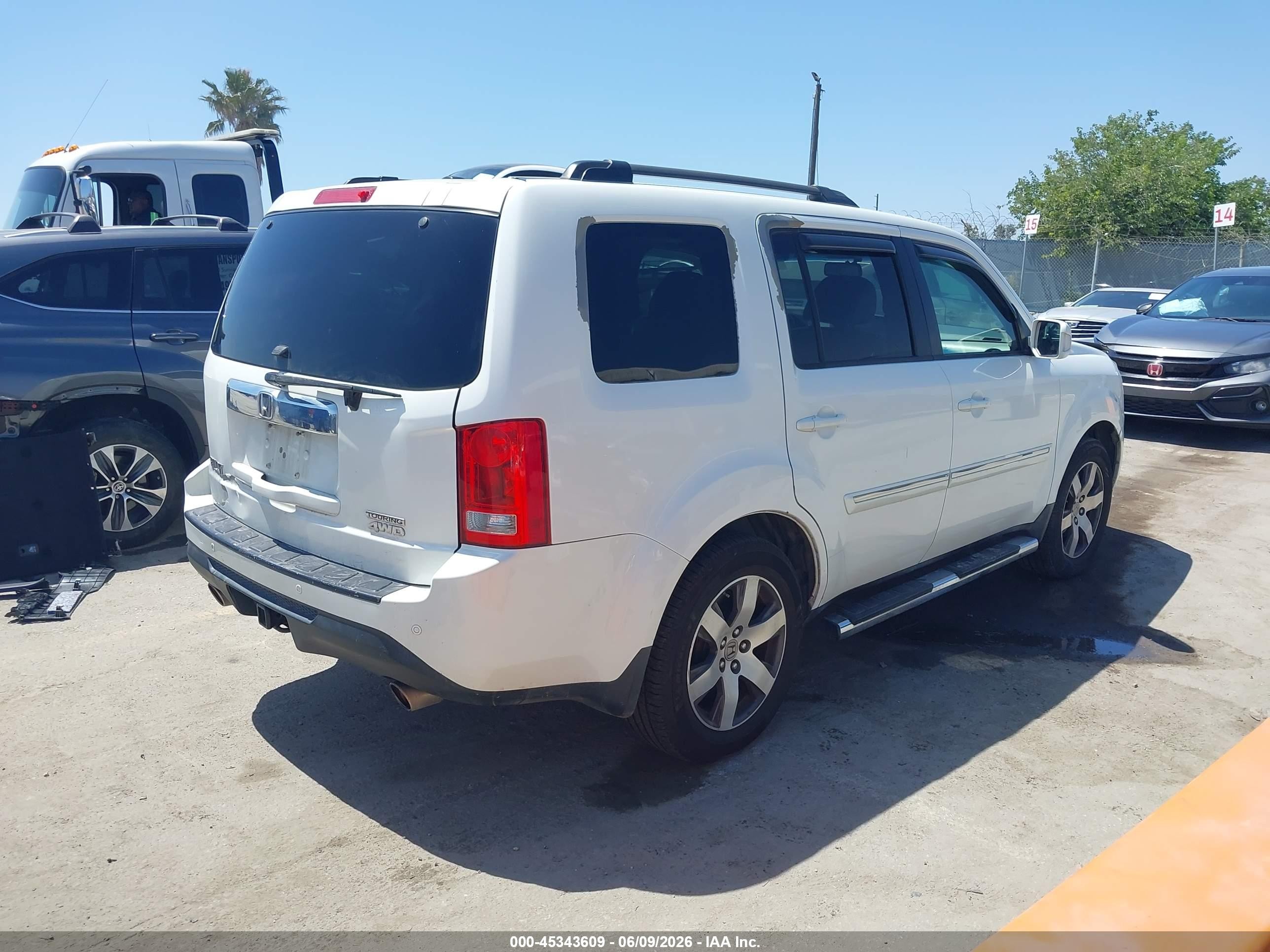 2013 Honda Pilot Touring White vin: 5FNYF4H9XDB027631