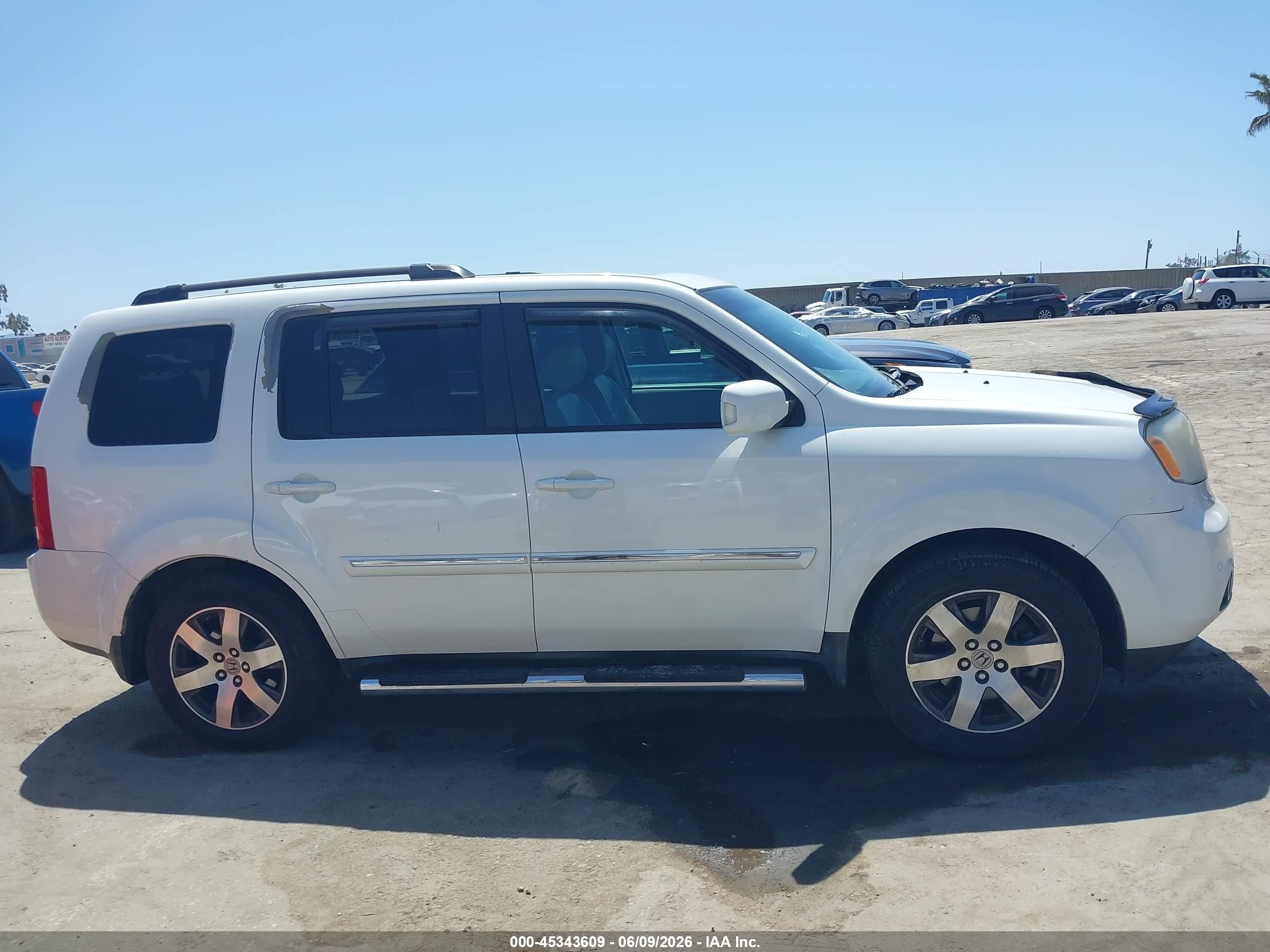 2013 Honda Pilot Touring White vin: 5FNYF4H9XDB027631