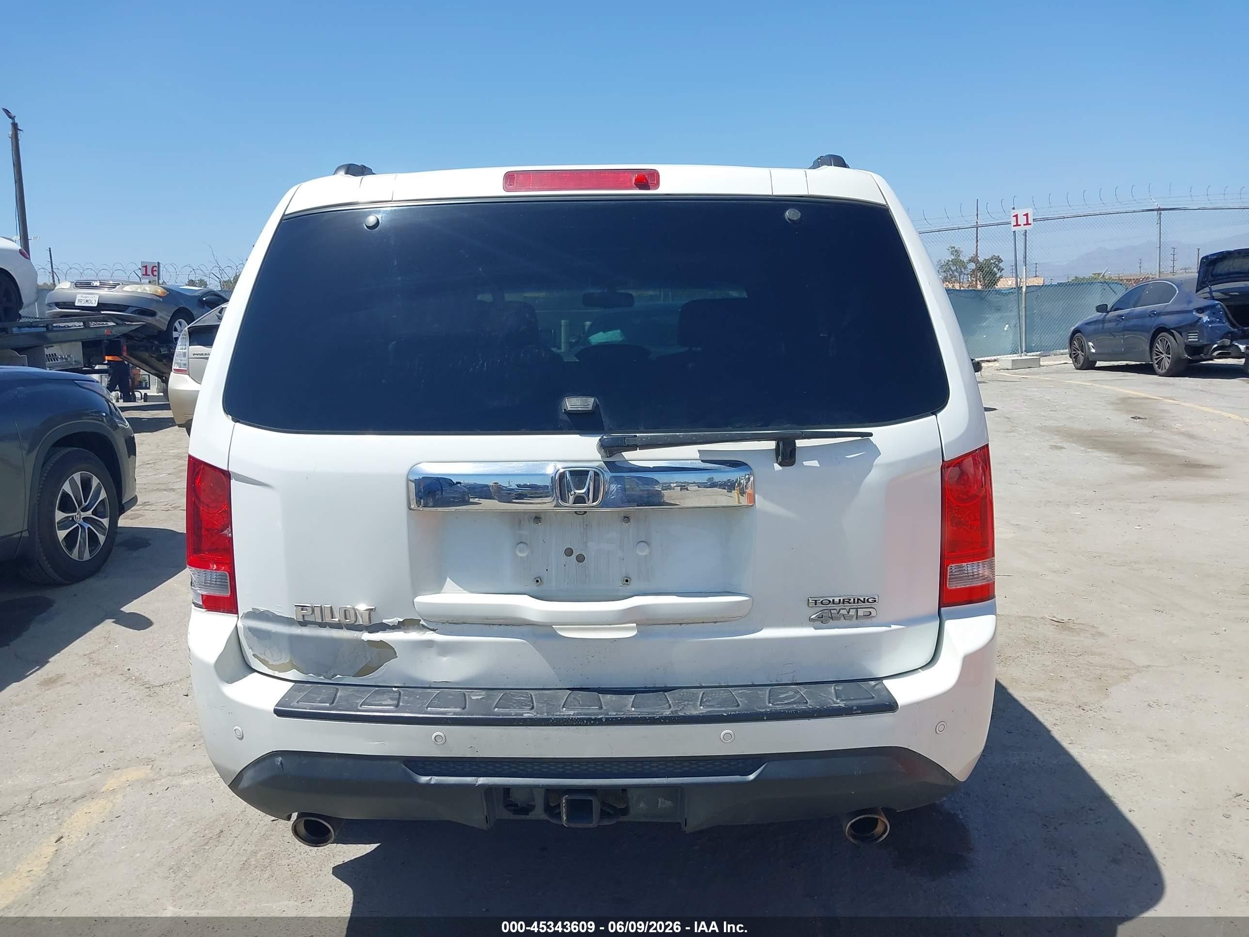 2013 Honda Pilot Touring White vin: 5FNYF4H9XDB027631