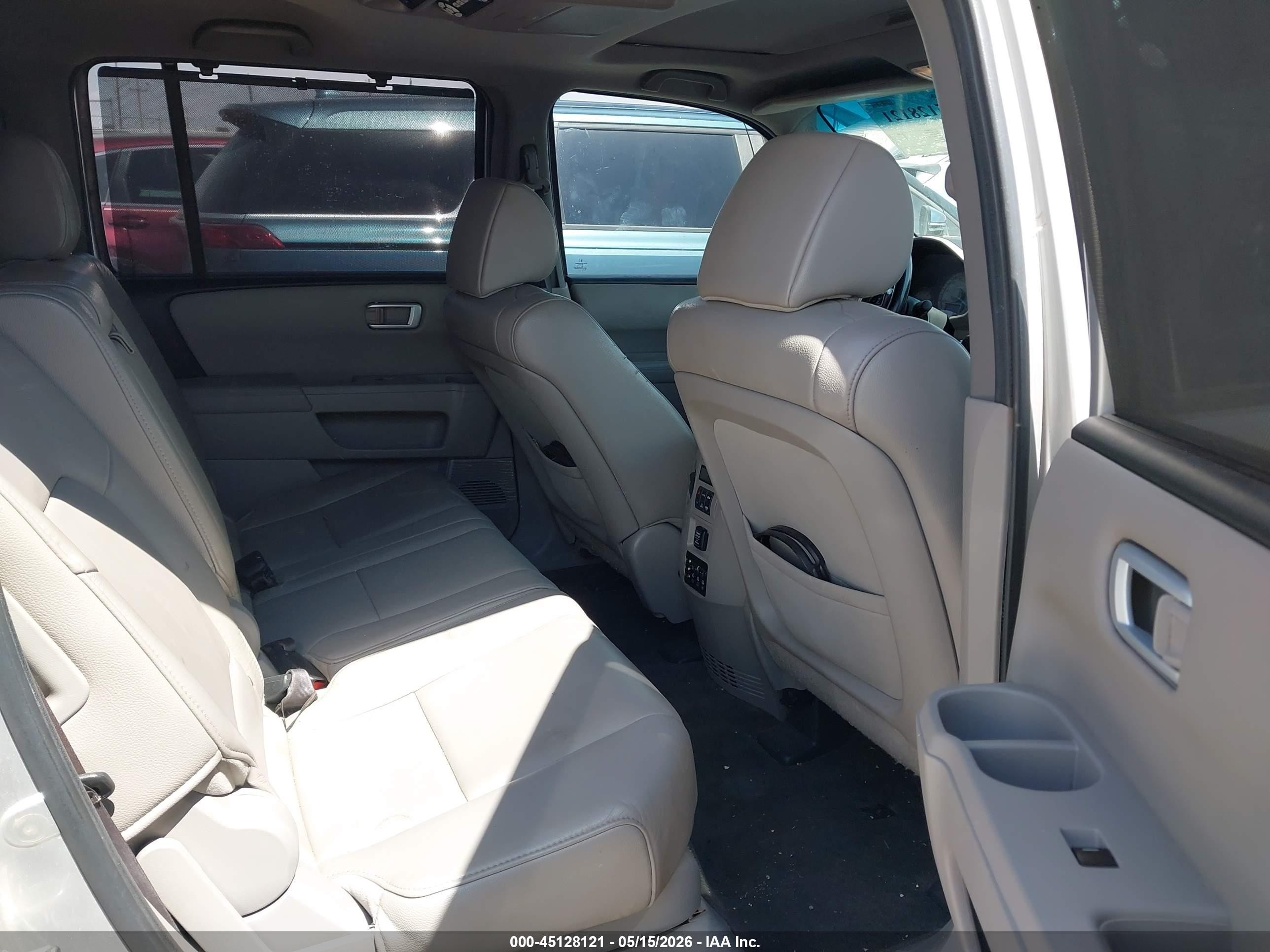 2013 Honda Pilot Touring Silver vin: 5FNYF4H9XDB039651