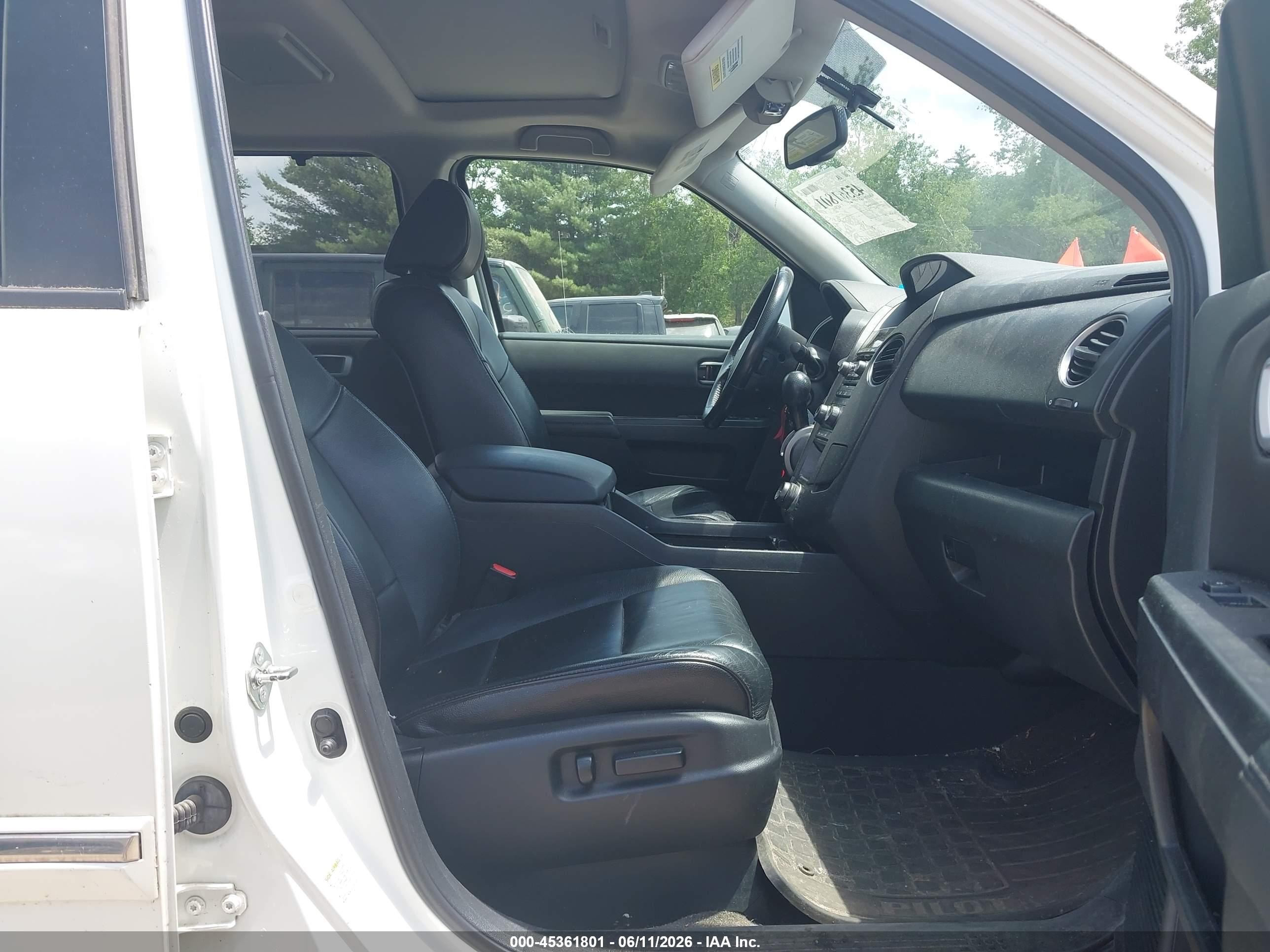 2013 Honda Pilot Touring White vin: 5FNYF4H9XDB040637