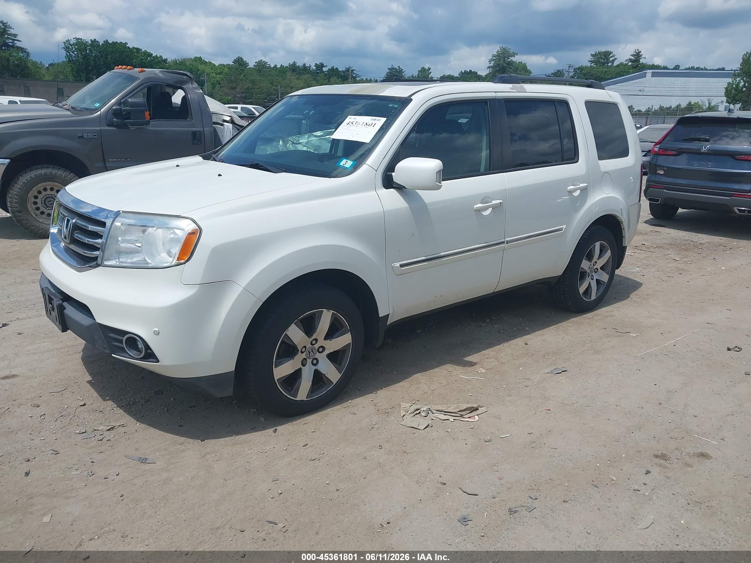 2013 Honda Pilot Touring White vin: 5FNYF4H9XDB040637