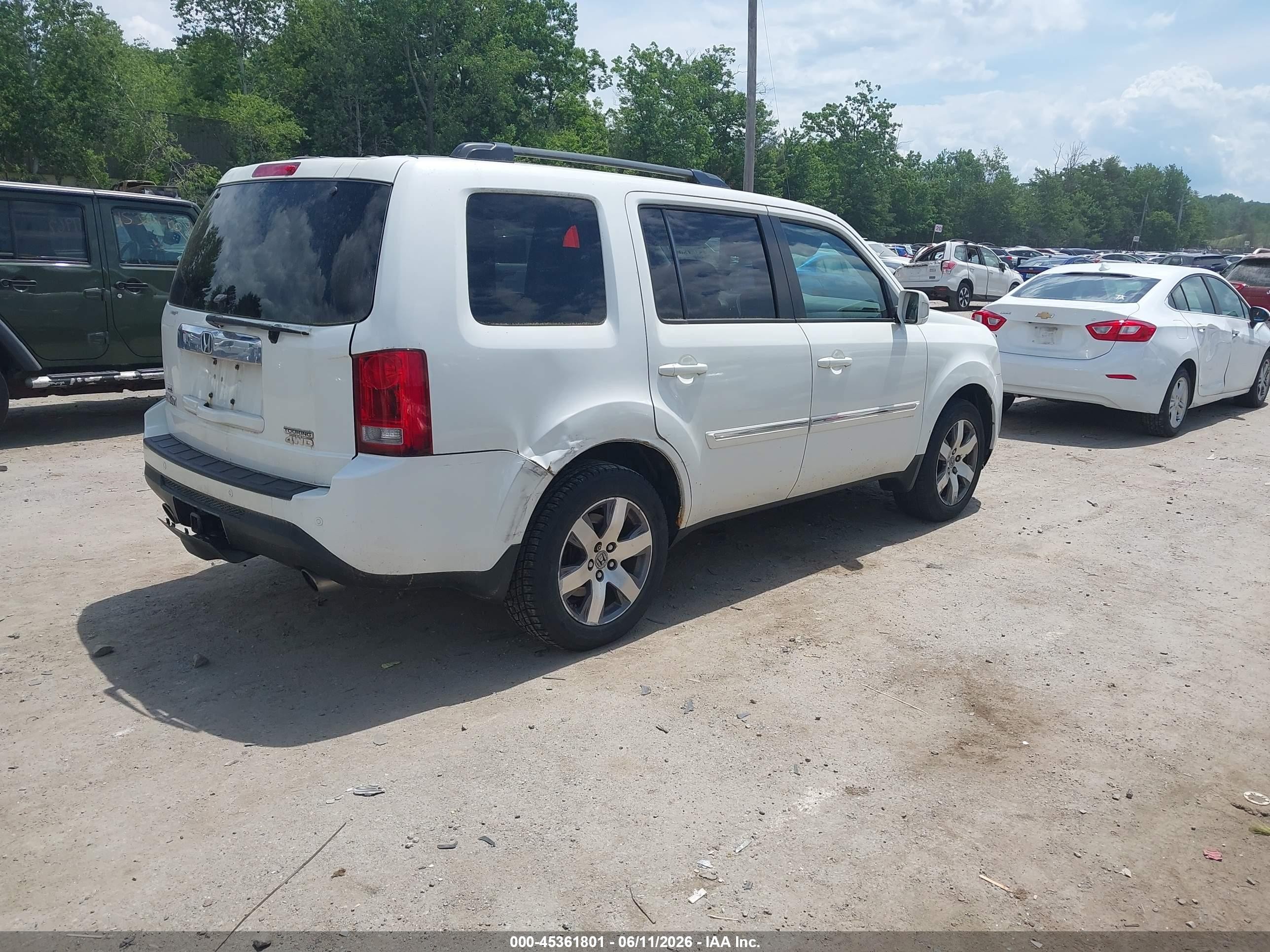 2013 Honda Pilot Touring White vin: 5FNYF4H9XDB040637