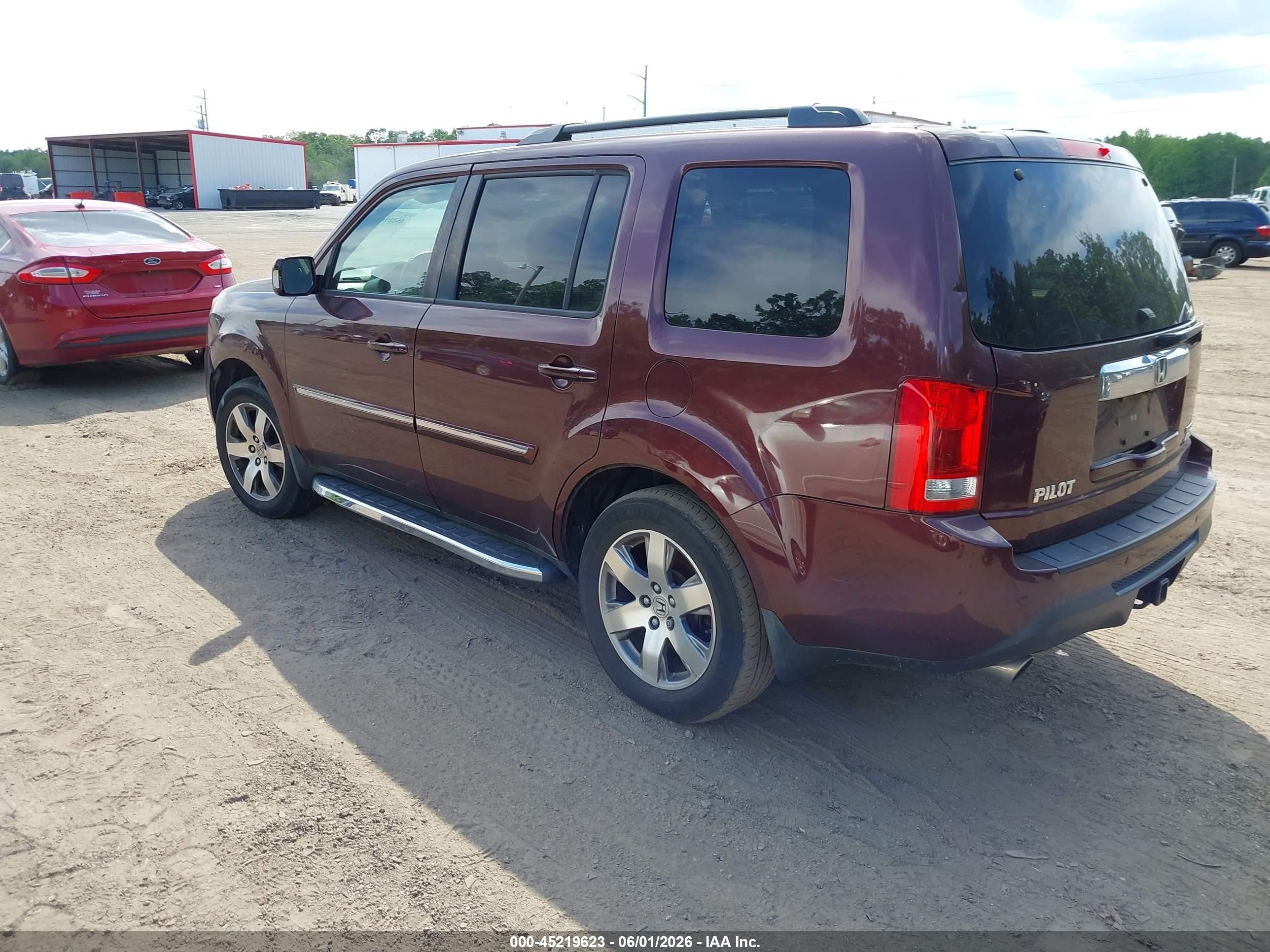 2013 Honda Pilot Touring Burgundy vin: 5FNYF4H9XDB041741