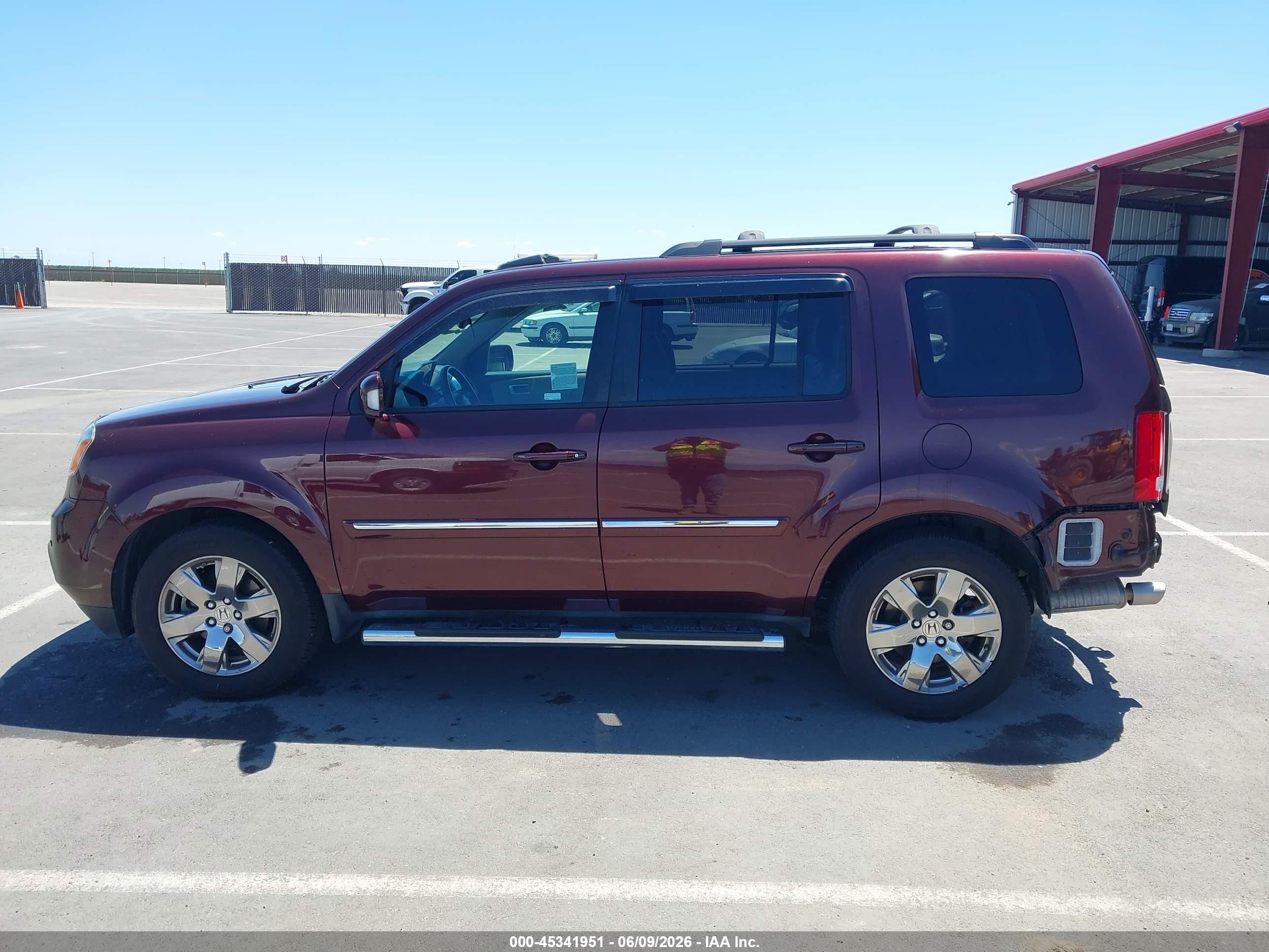 2013 Honda Pilot Touring Burgundy vin: 5FNYF4H9XDB064825