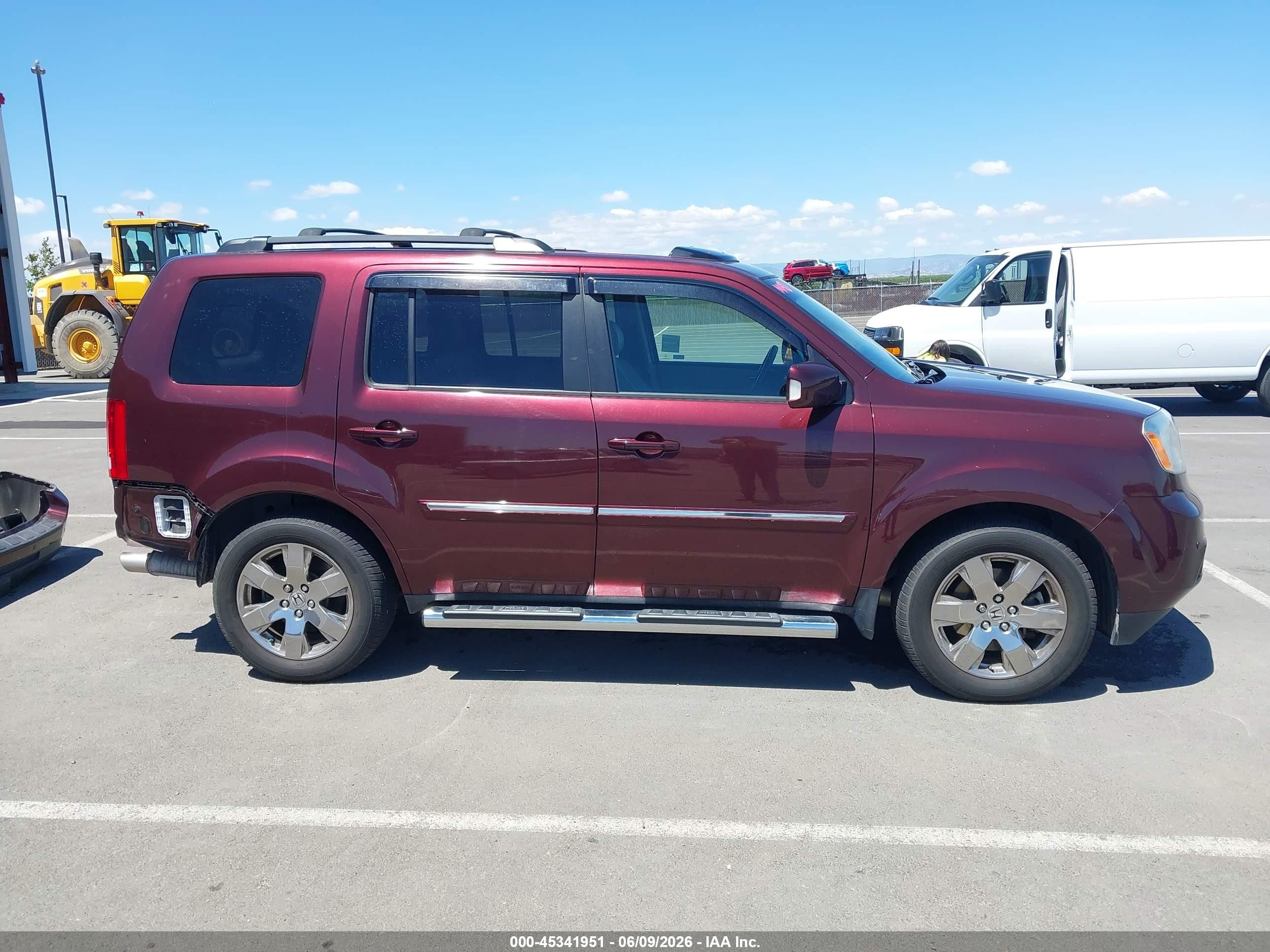 2013 Honda Pilot Touring Burgundy vin: 5FNYF4H9XDB064825