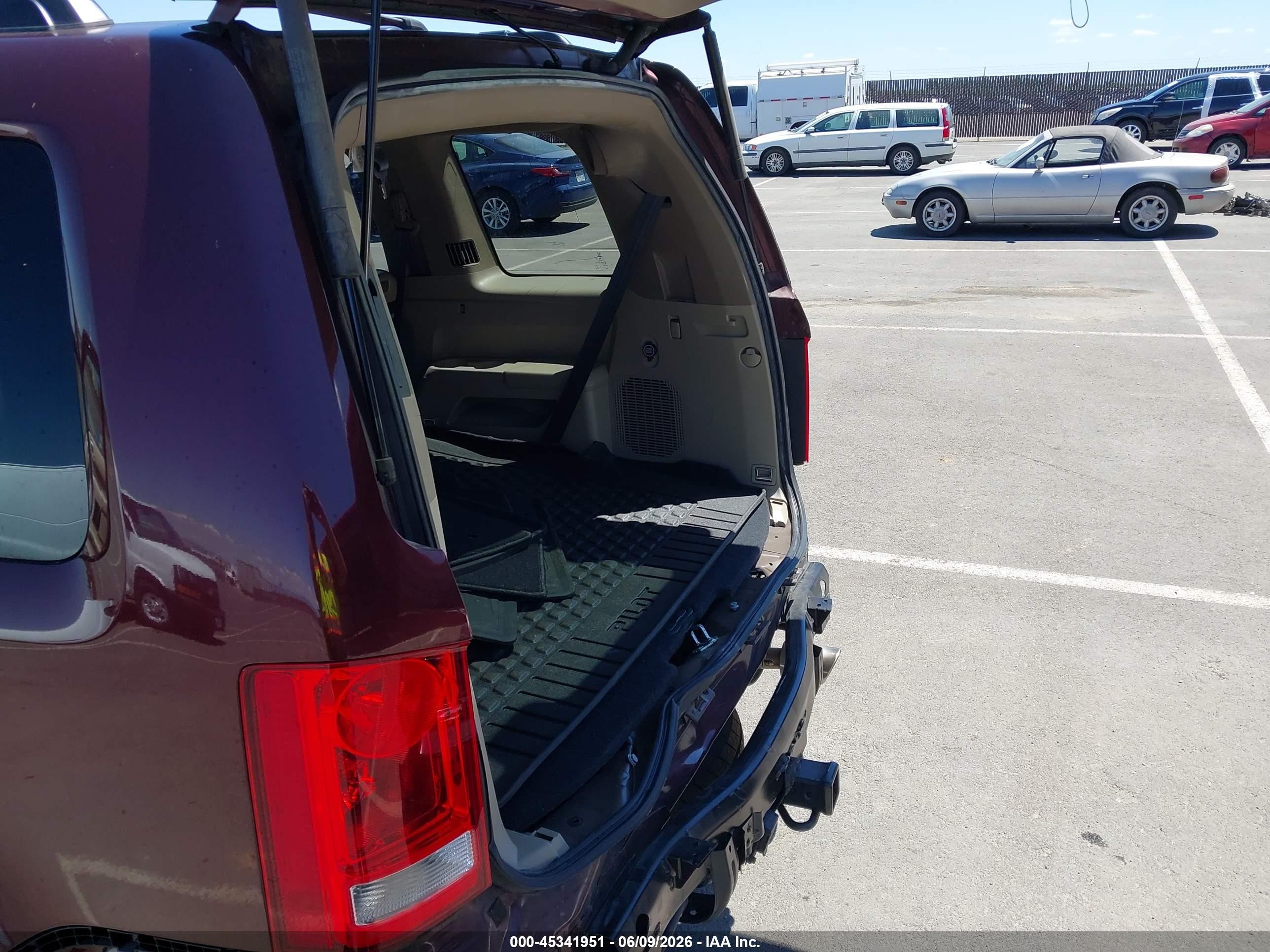 2013 Honda Pilot Touring Burgundy vin: 5FNYF4H9XDB064825