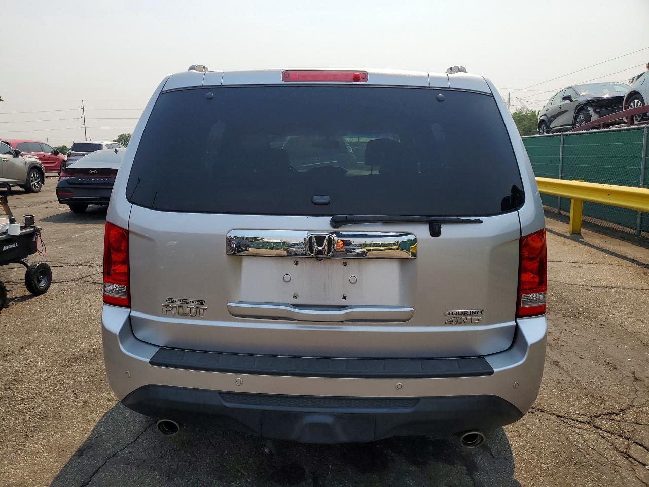 2013 Honda Pilot Touring Silver vin: 5FNYF4H9XDB070592