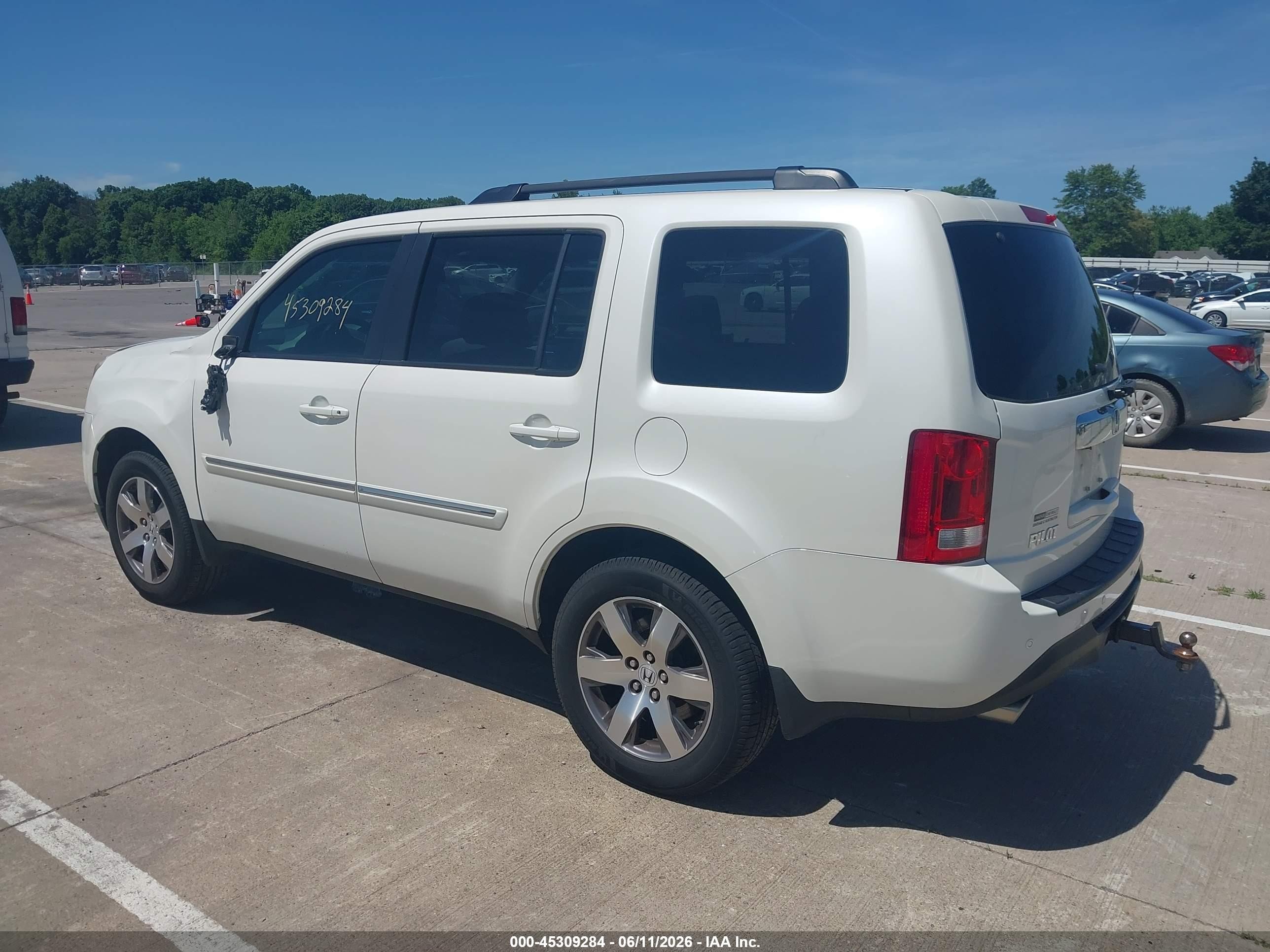 2014 Honda Pilot Touring White vin: 5FNYF4H9XEB005615