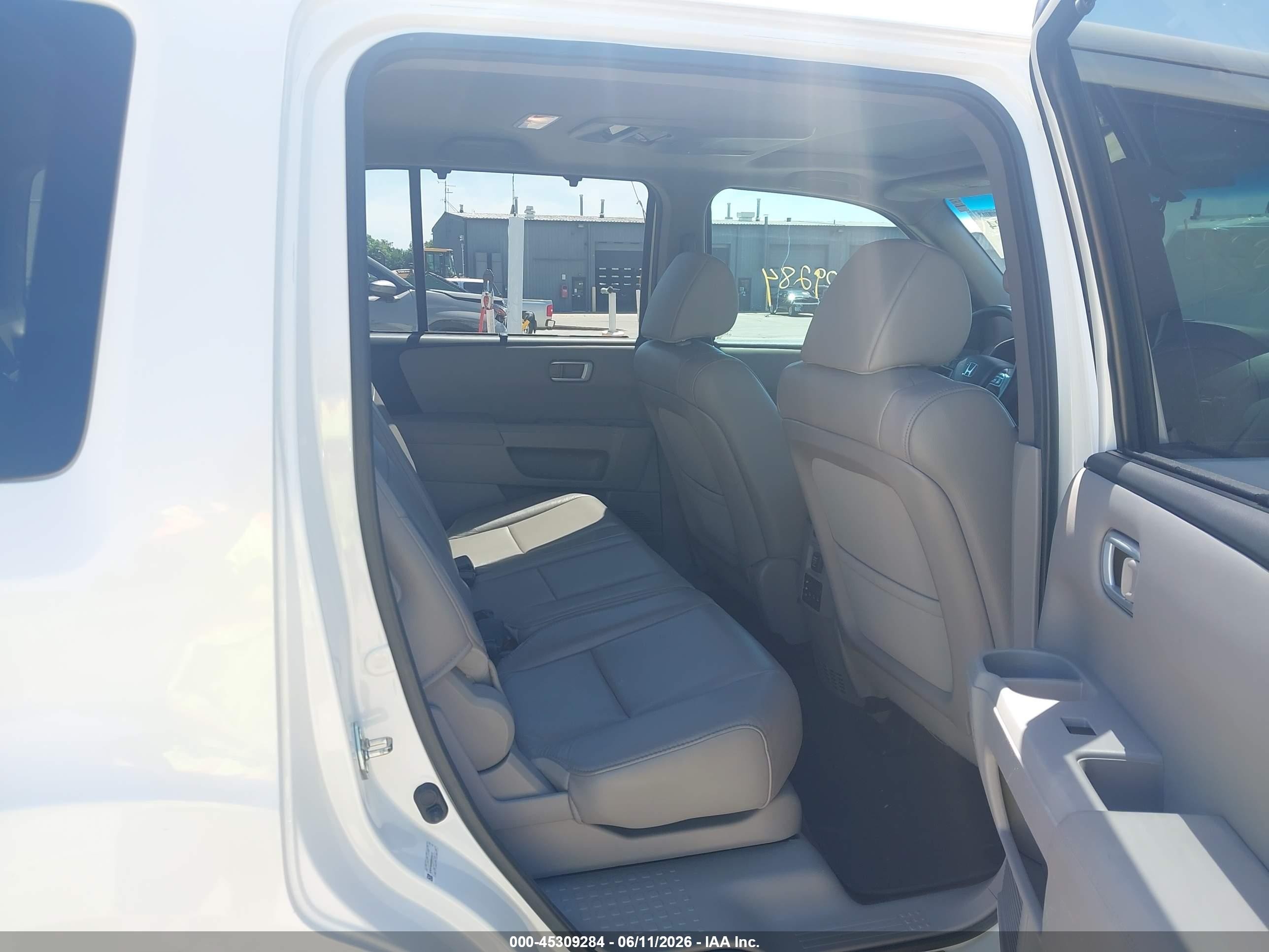 2014 Honda Pilot Touring White vin: 5FNYF4H9XEB005615
