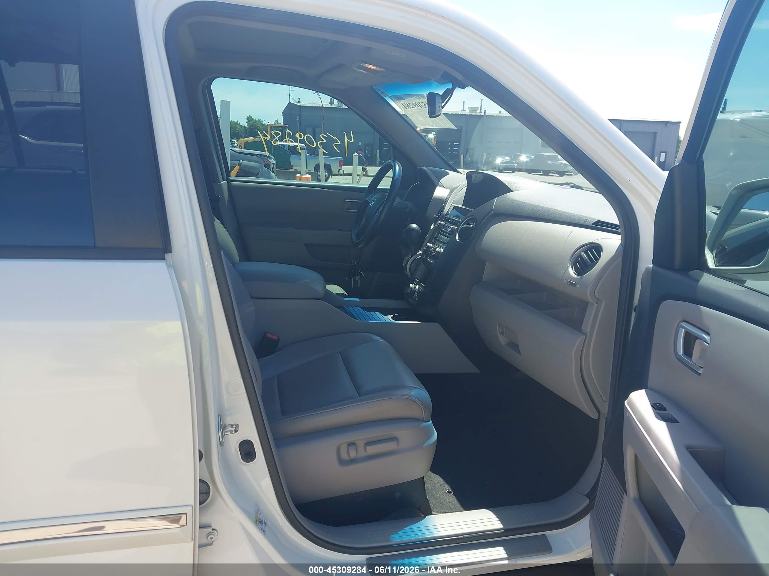 2014 Honda Pilot Touring White vin: 5FNYF4H9XEB005615