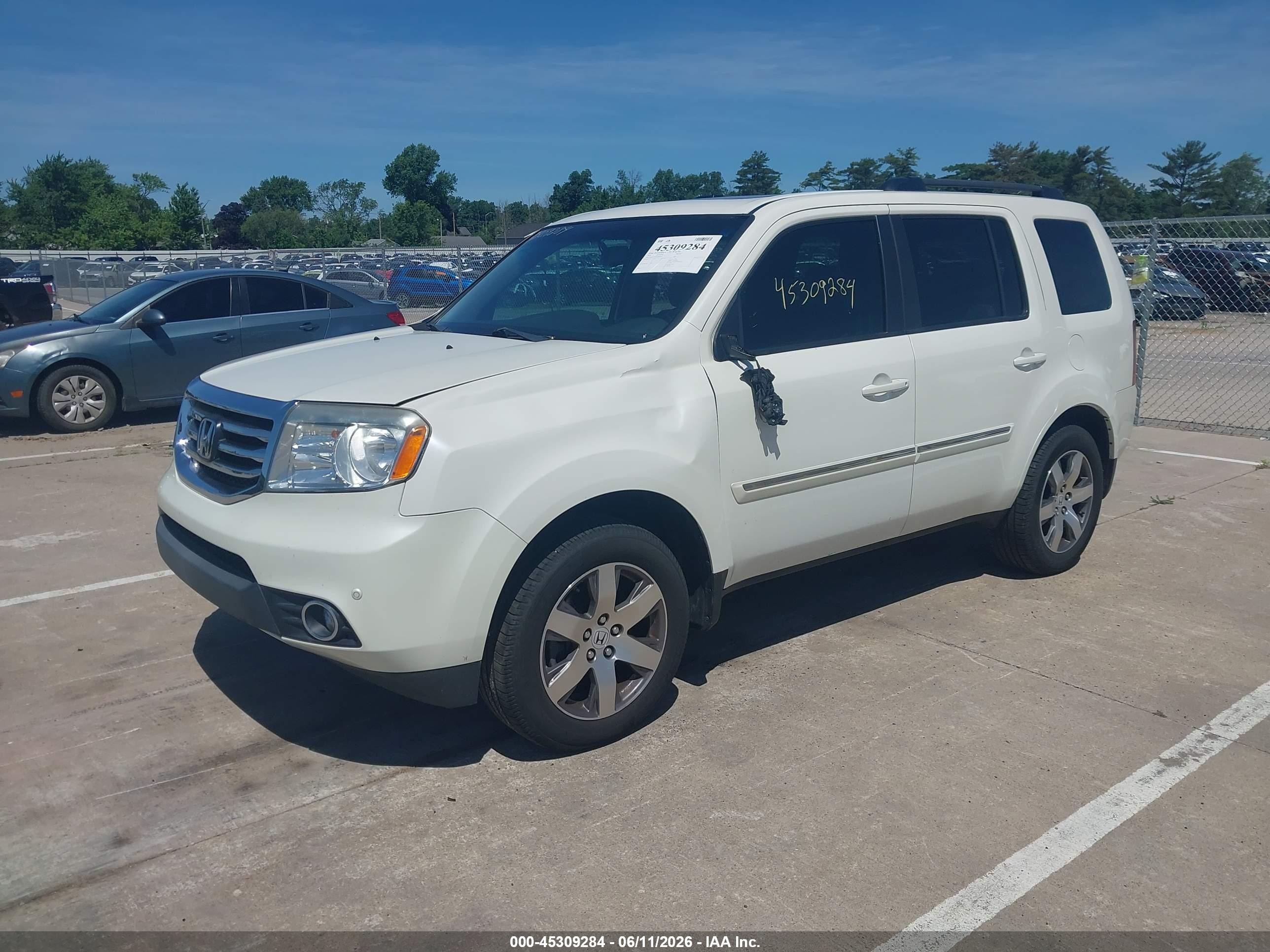2014 Honda Pilot Touring White vin: 5FNYF4H9XEB005615