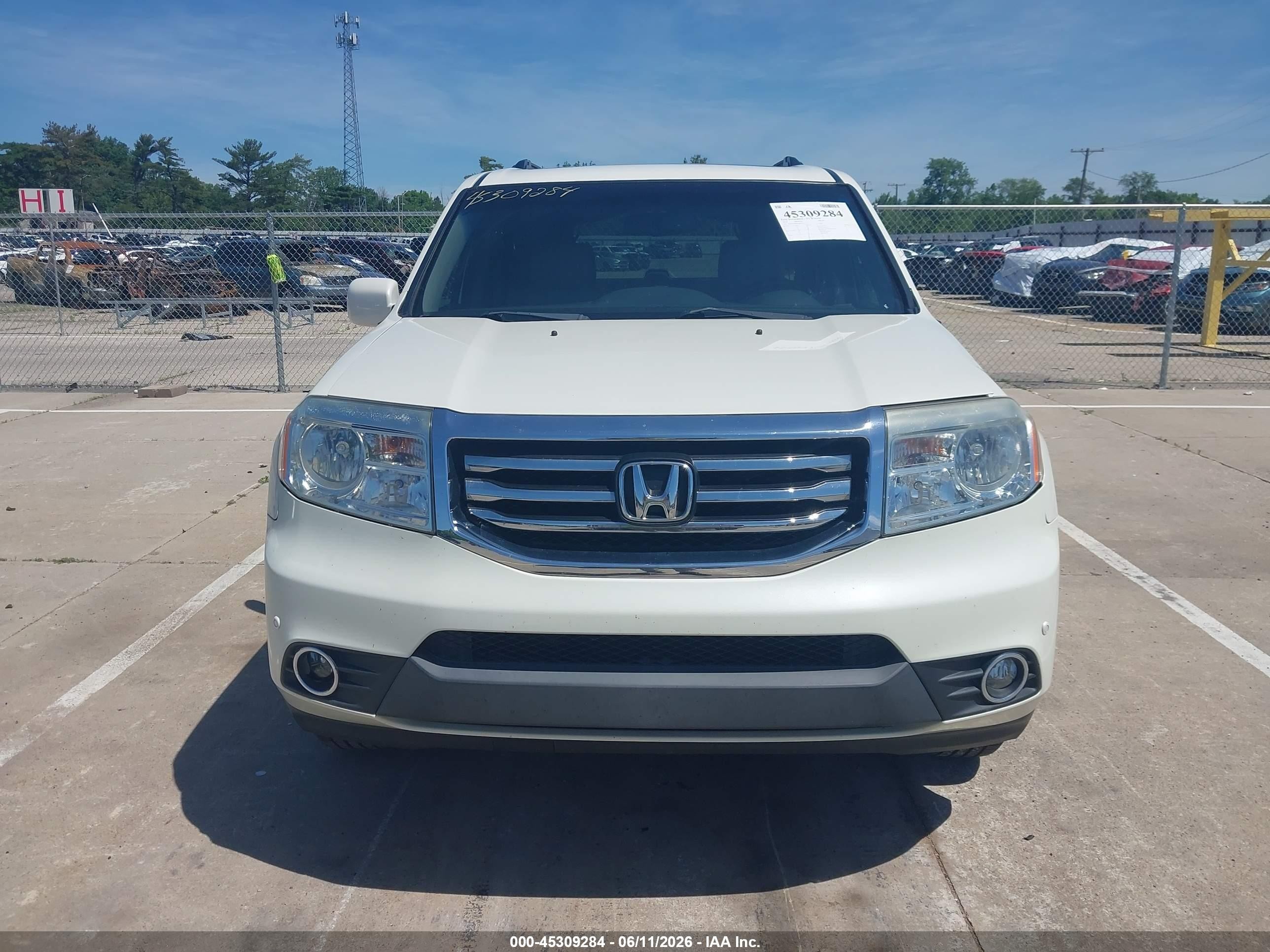 2014 Honda Pilot Touring White vin: 5FNYF4H9XEB005615